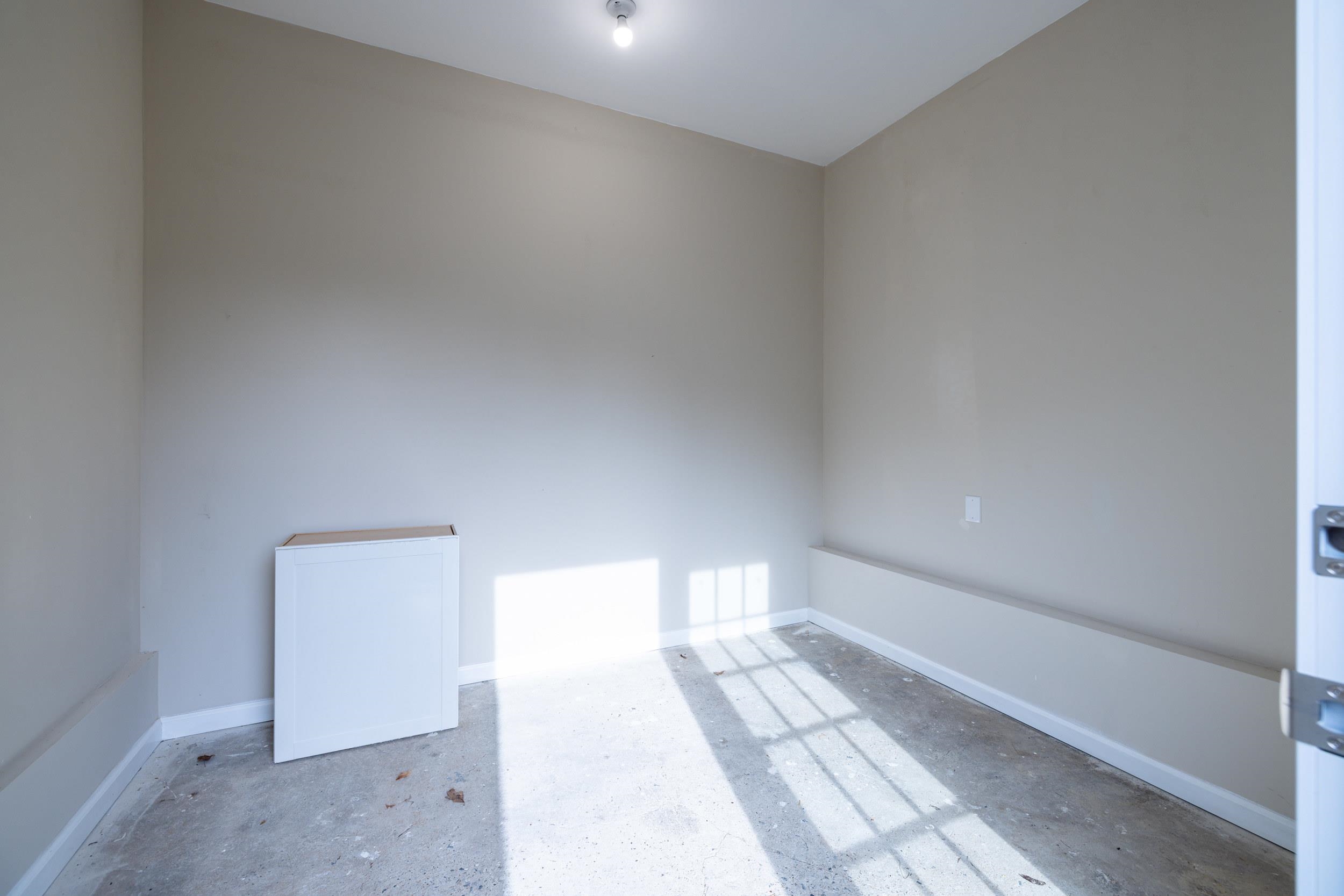 1045 SMITHLAND RD