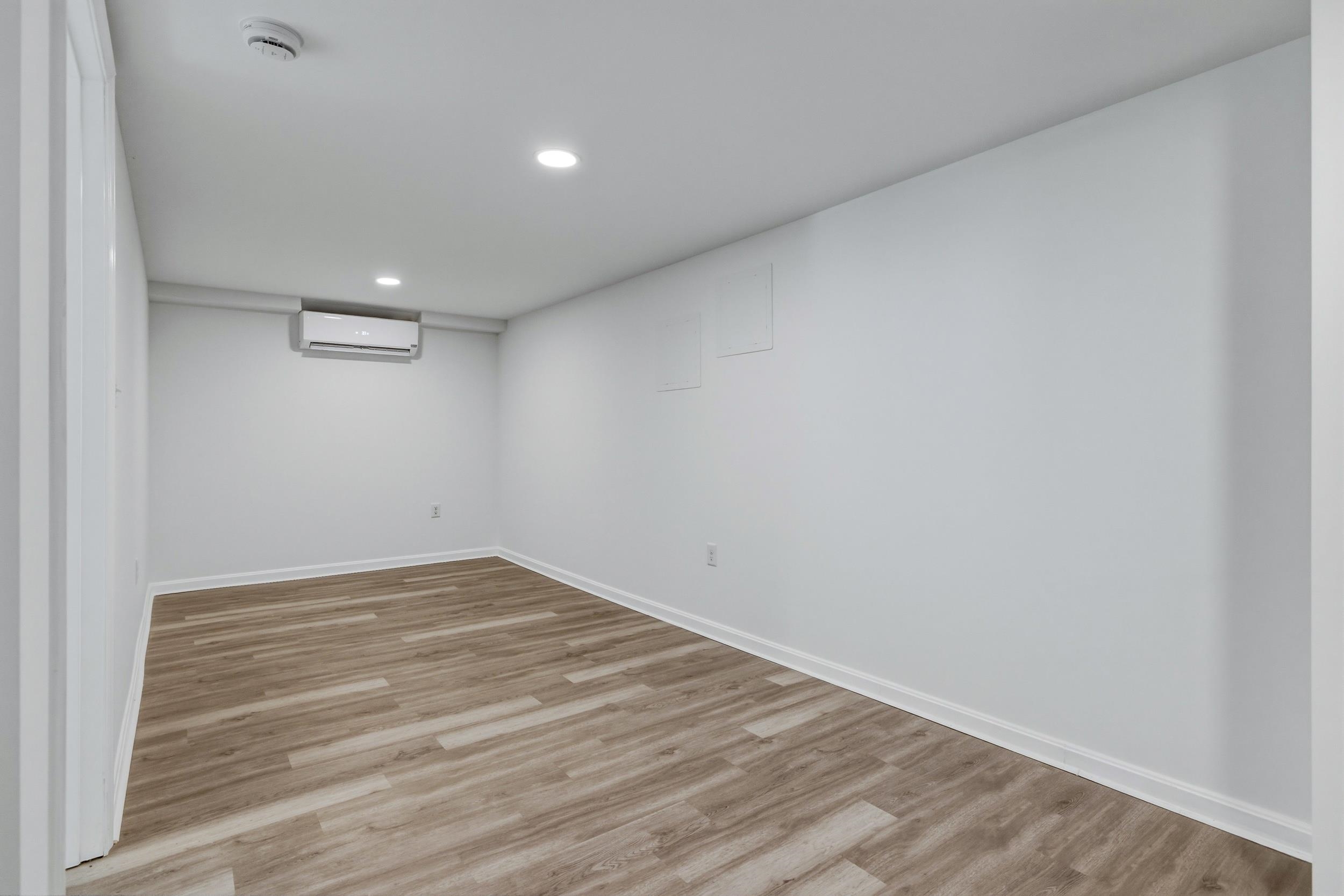 1045 SMITHLAND RD