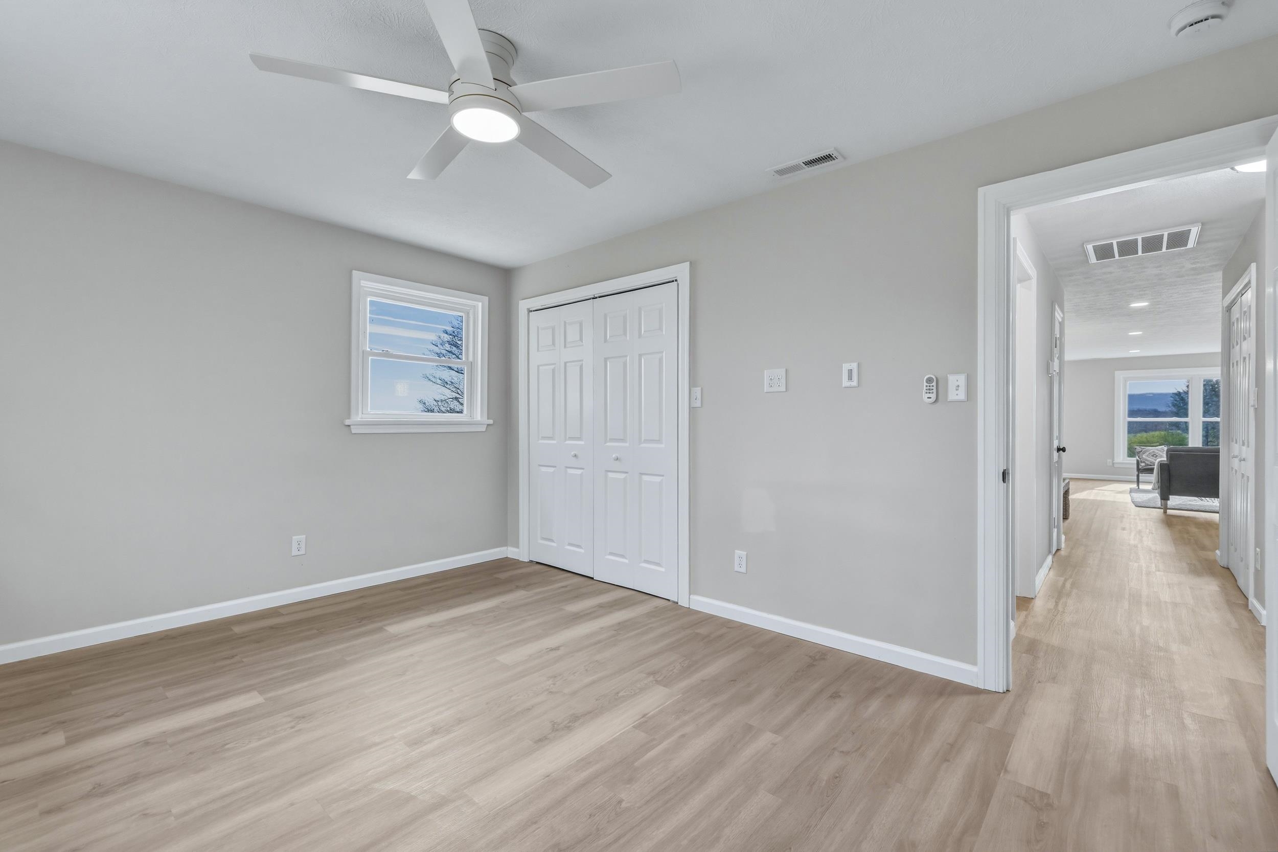 1045 SMITHLAND RD