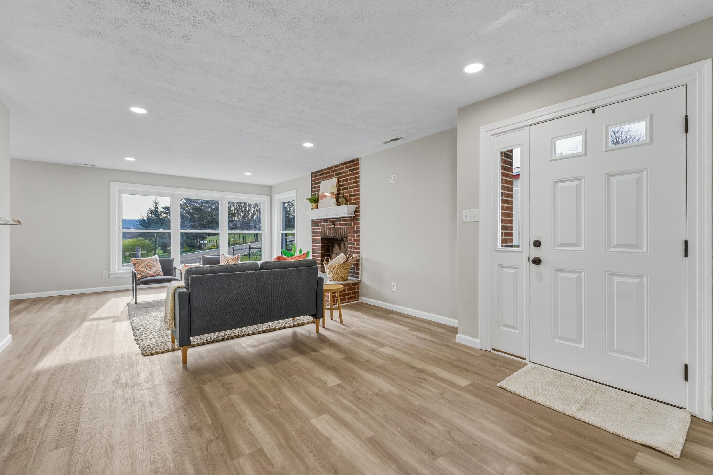1045 SMITHLAND RD
