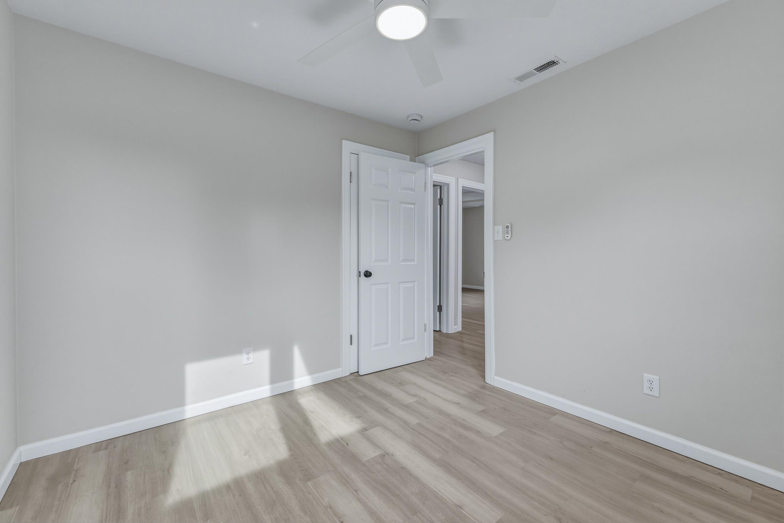 1045 SMITHLAND RD