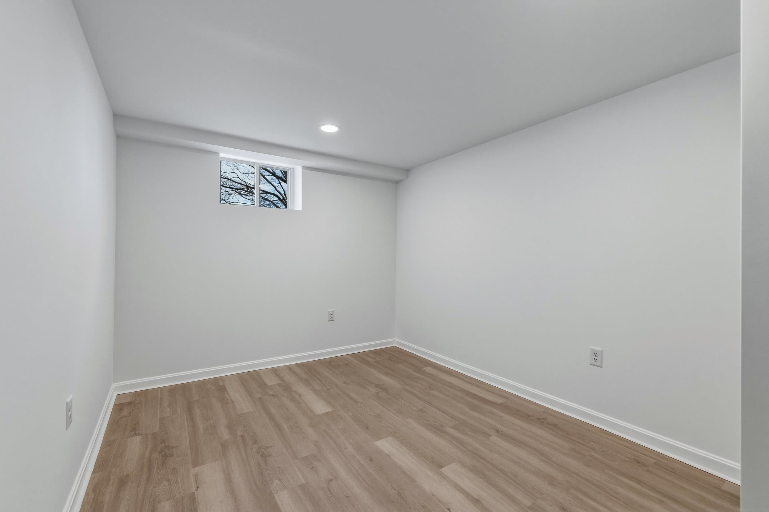 1045 SMITHLAND RD