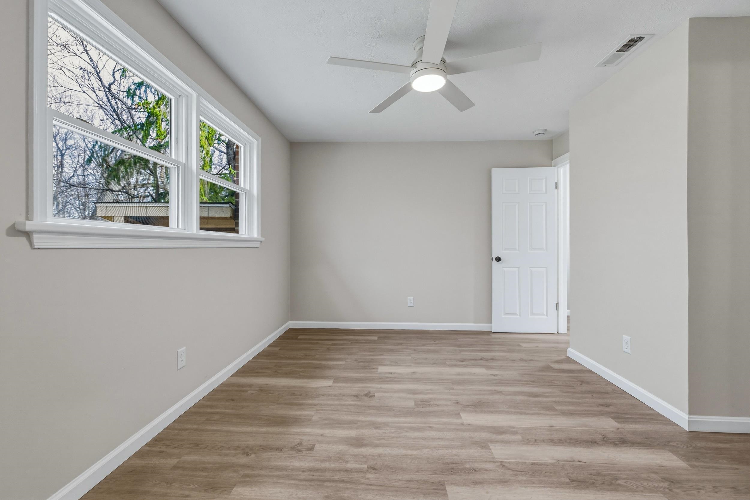 1045 SMITHLAND RD