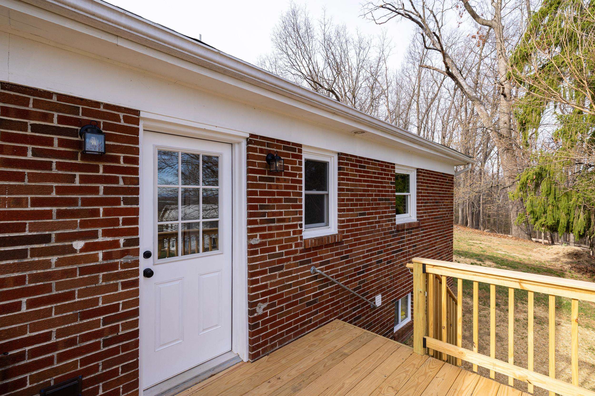 1045 SMITHLAND RD