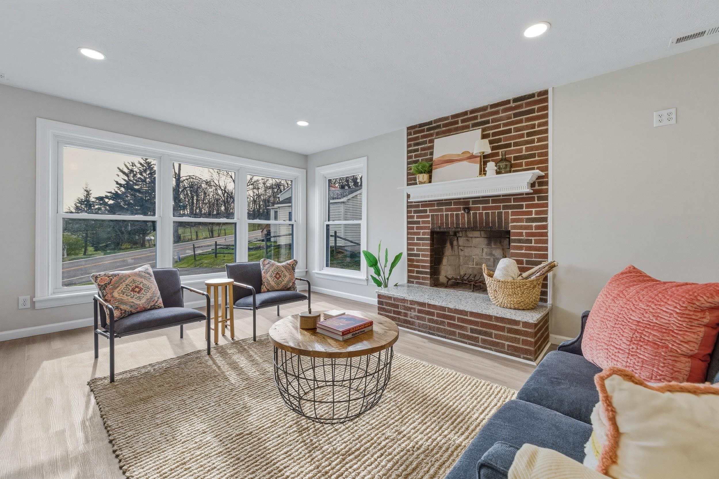 1045 SMITHLAND RD