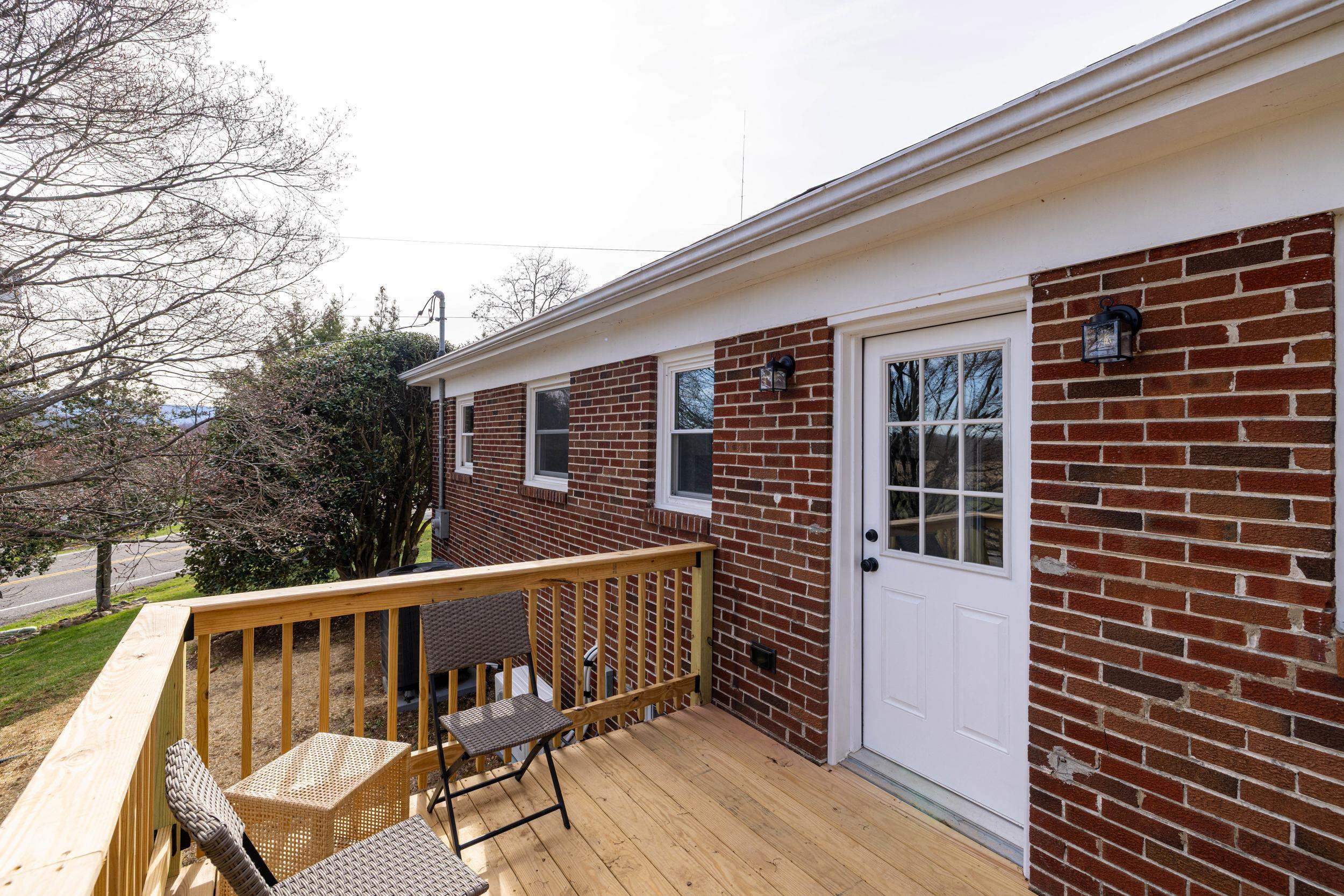 1045 SMITHLAND RD