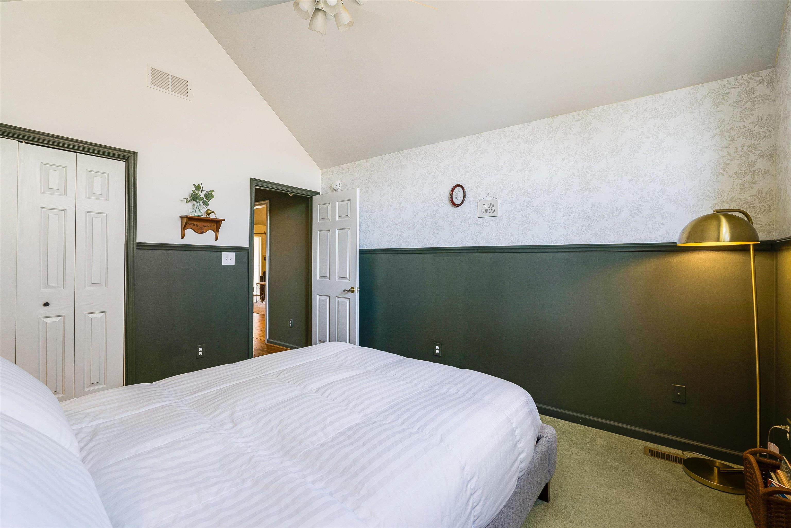 553 HIDDEN VALLEYS RD