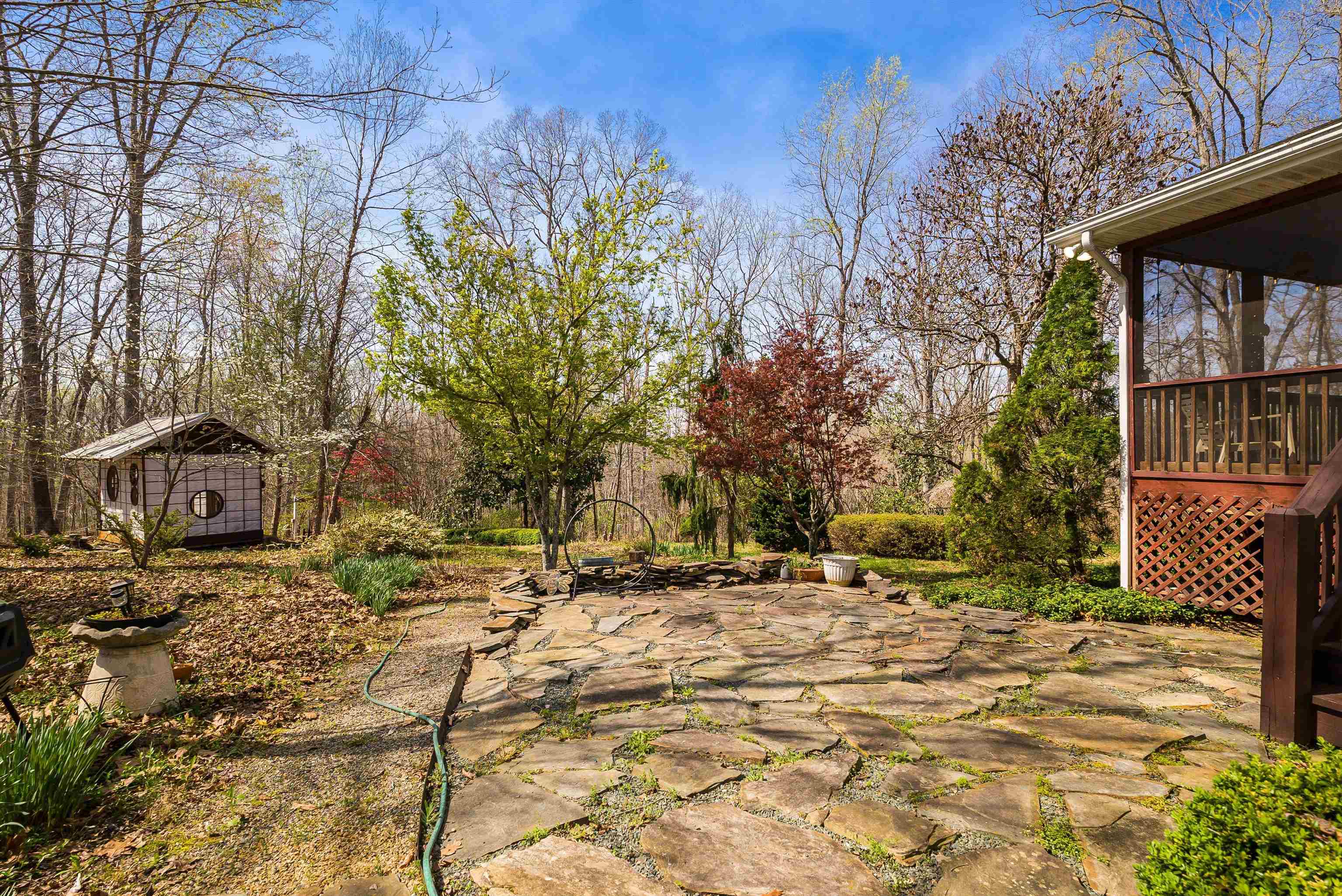 553 HIDDEN VALLEYS RD