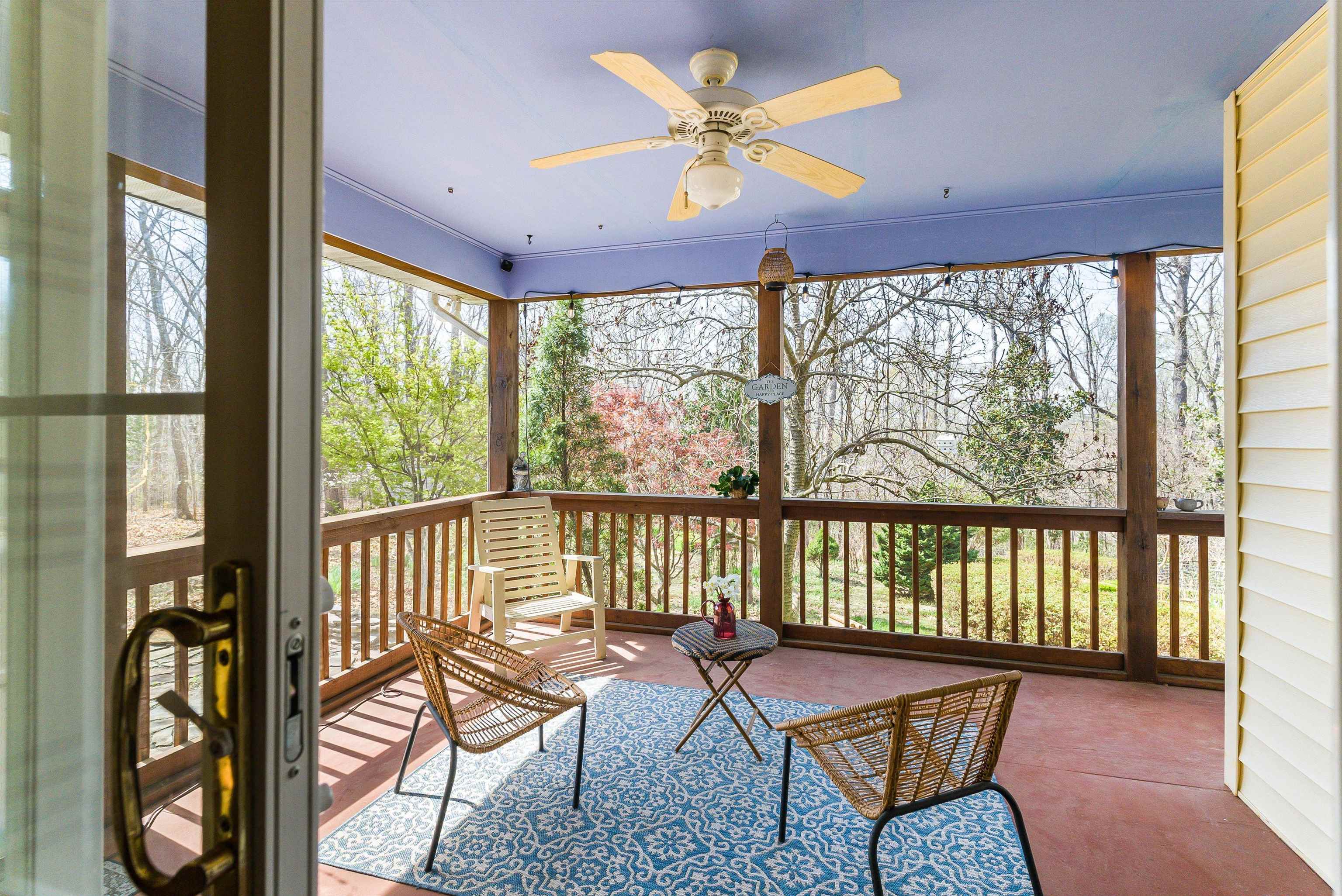 553 HIDDEN VALLEYS RD