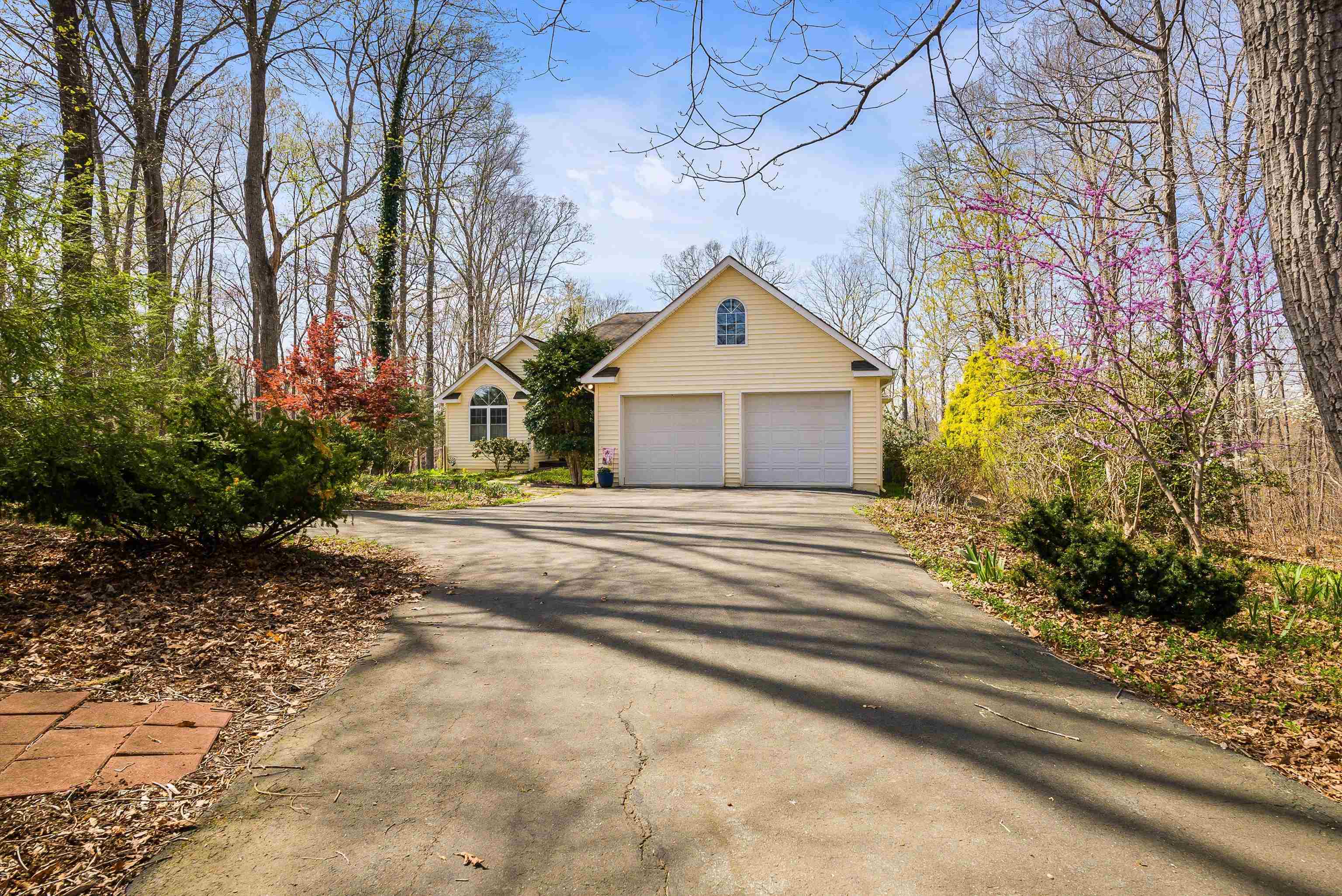 553 HIDDEN VALLEYS RD