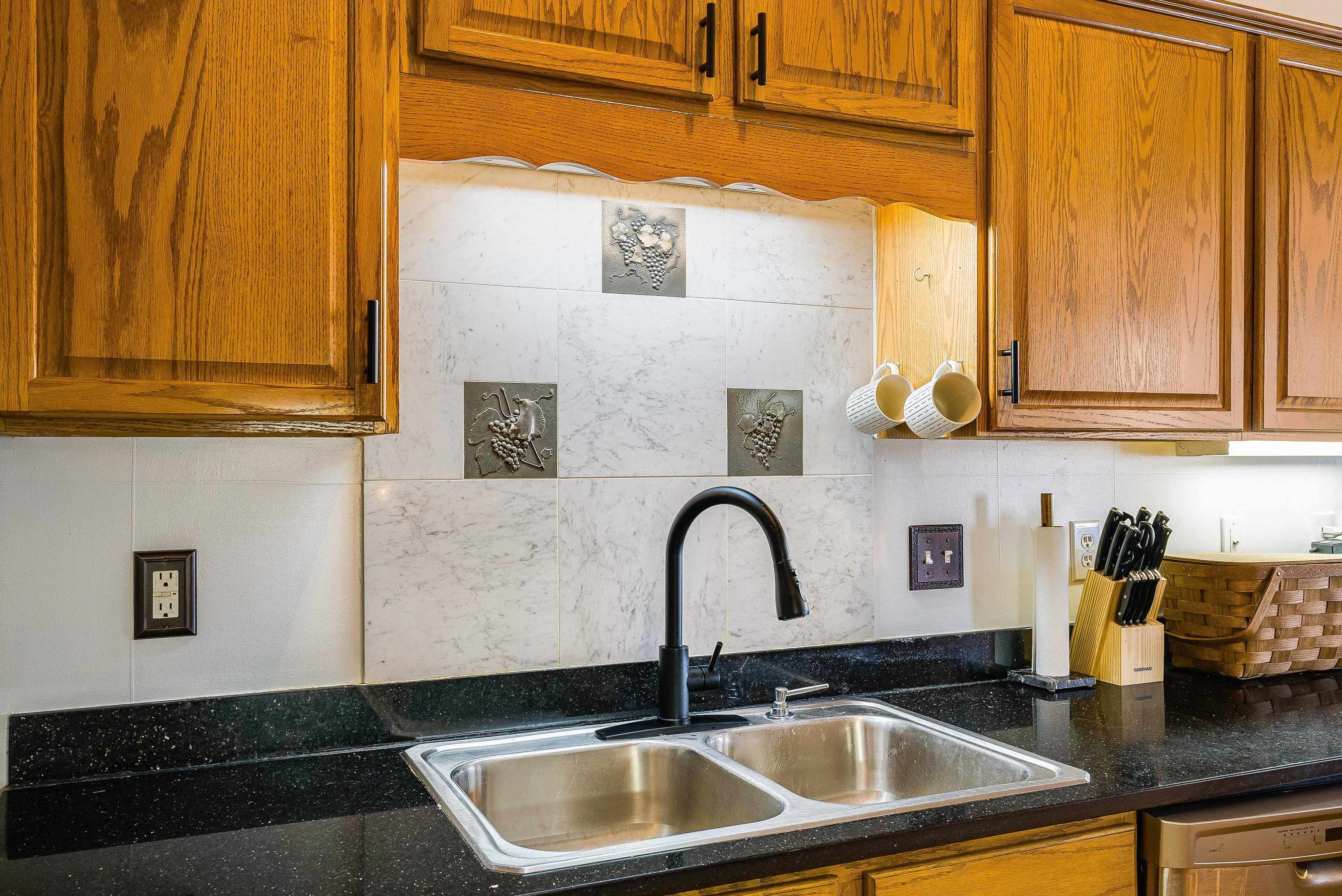 553 HIDDEN VALLEYS RD