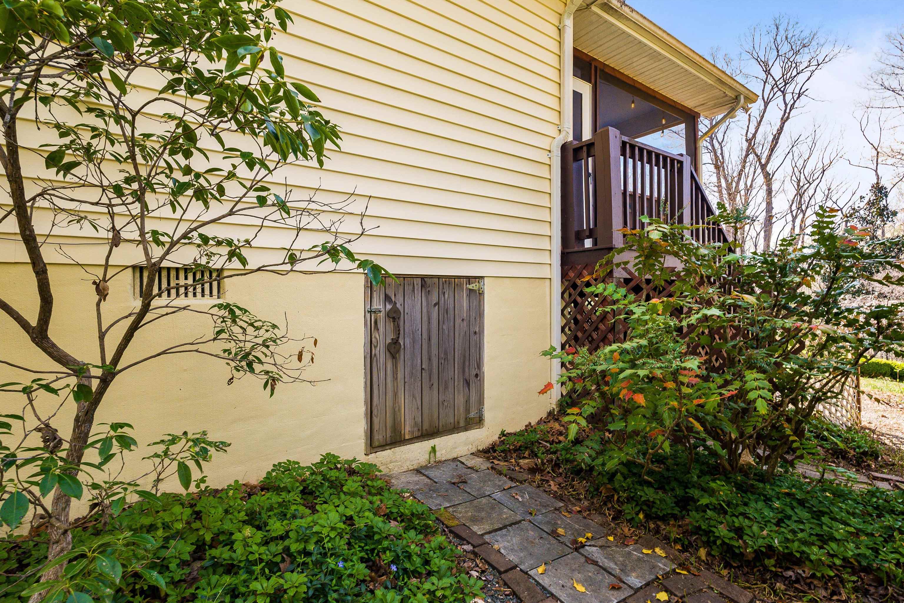 553 HIDDEN VALLEYS RD