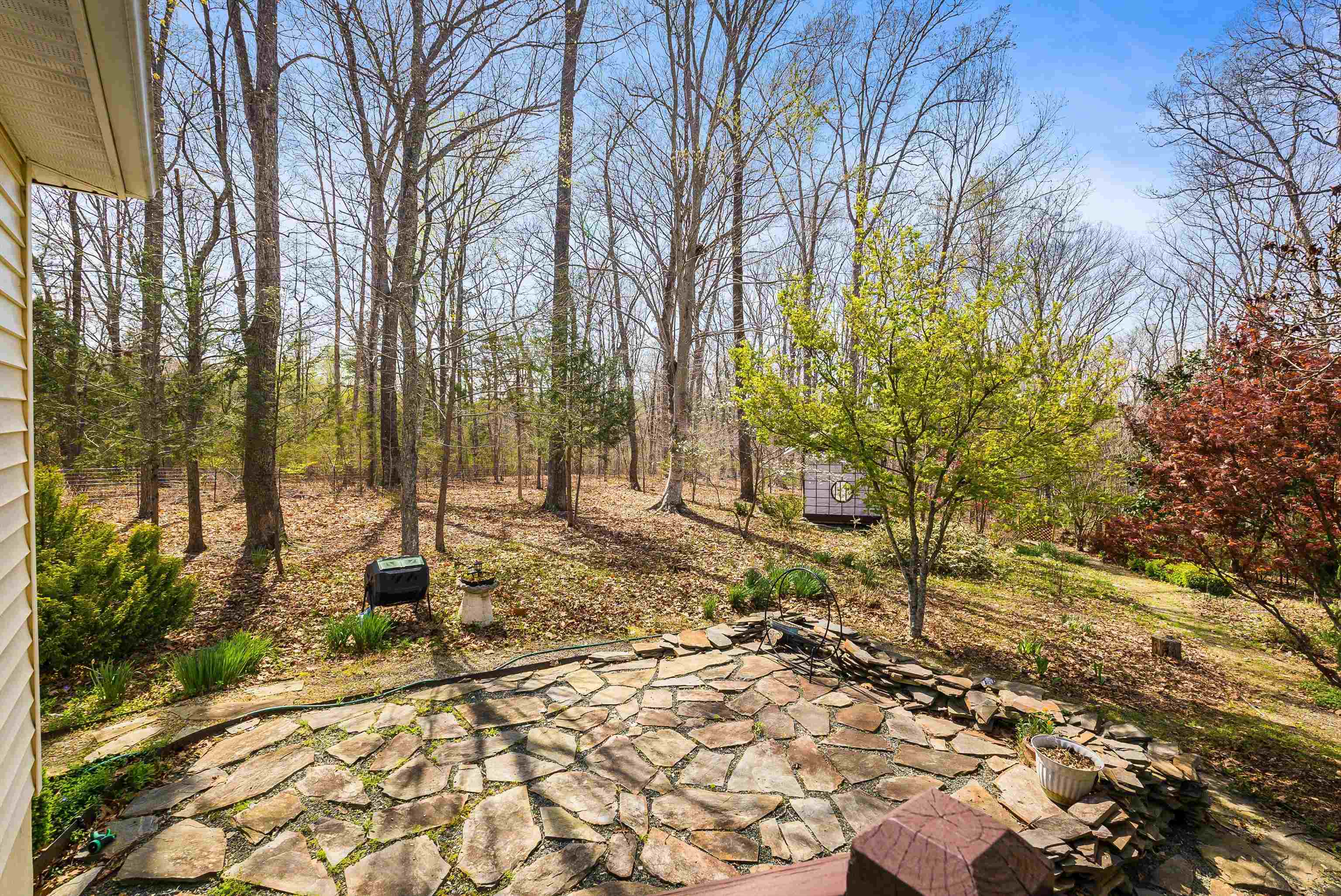 553 HIDDEN VALLEYS RD