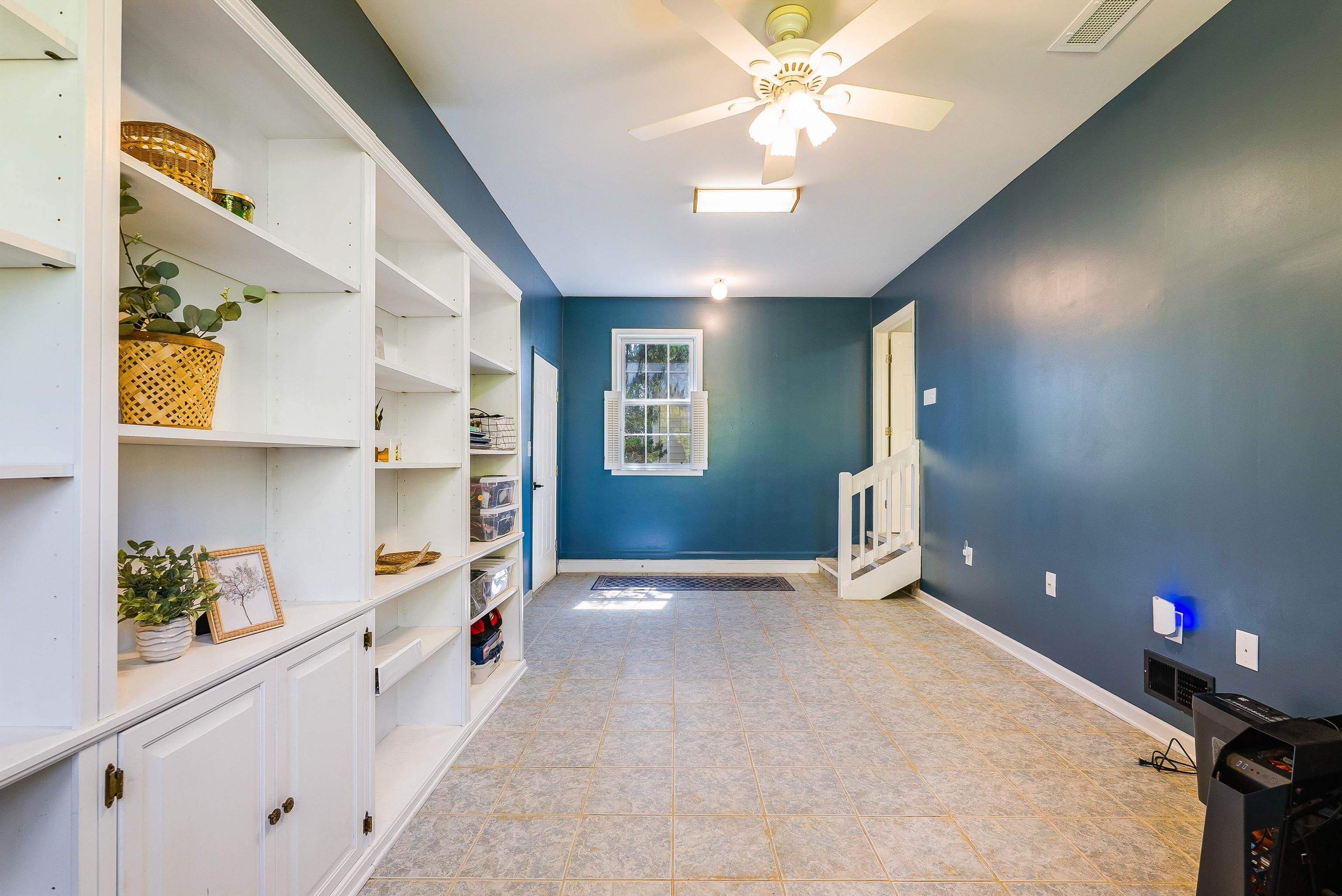 553 HIDDEN VALLEYS RD