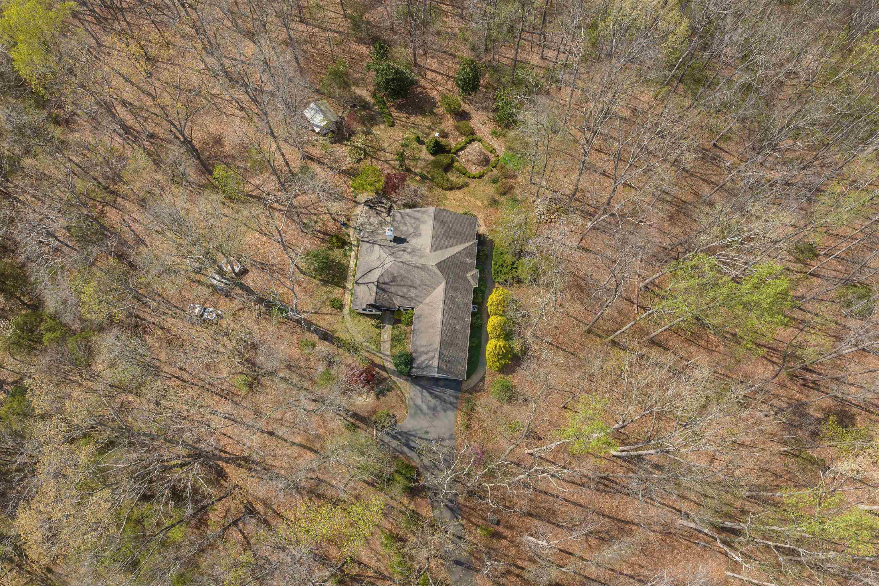 553 HIDDEN VALLEYS RD