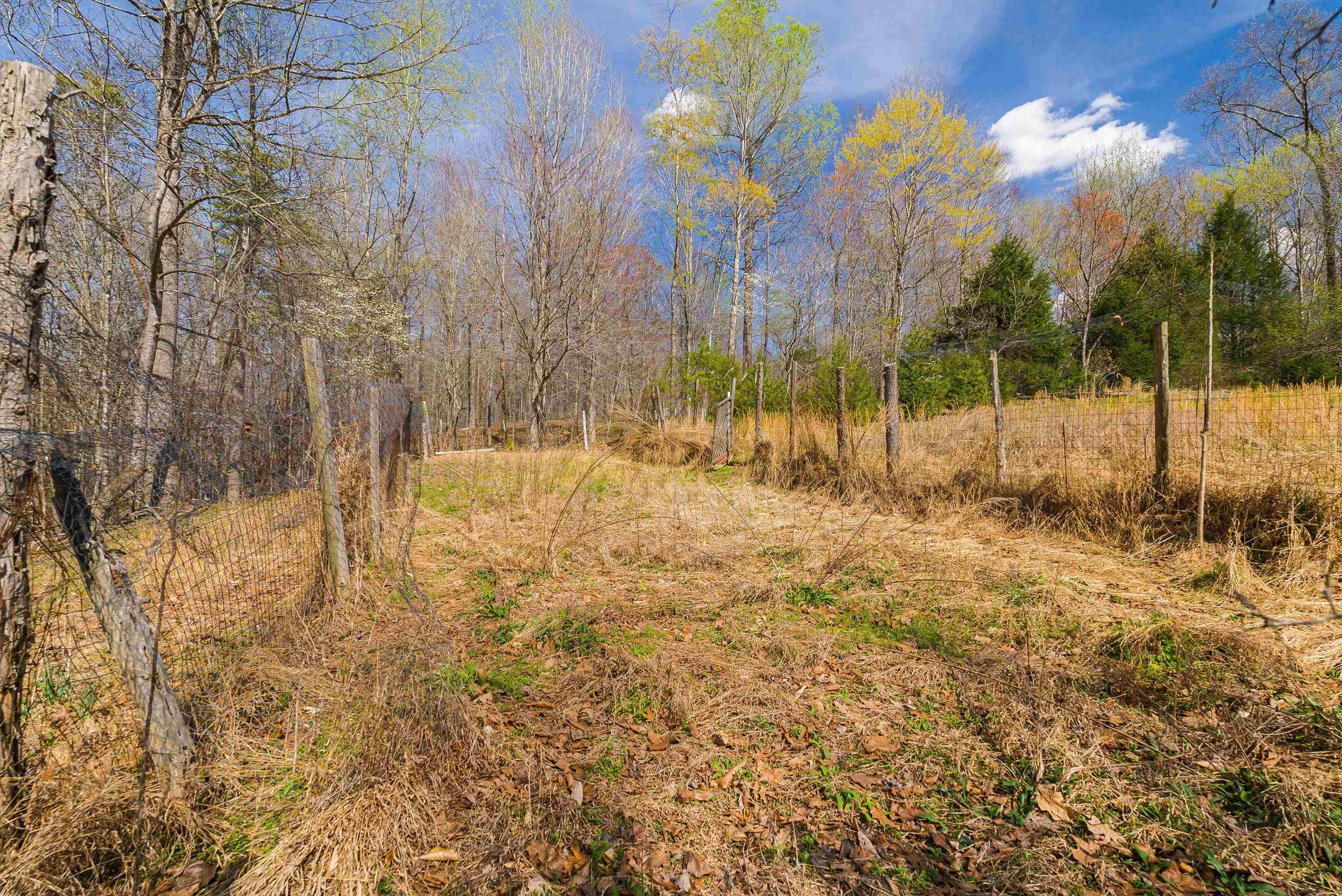 553 HIDDEN VALLEYS RD