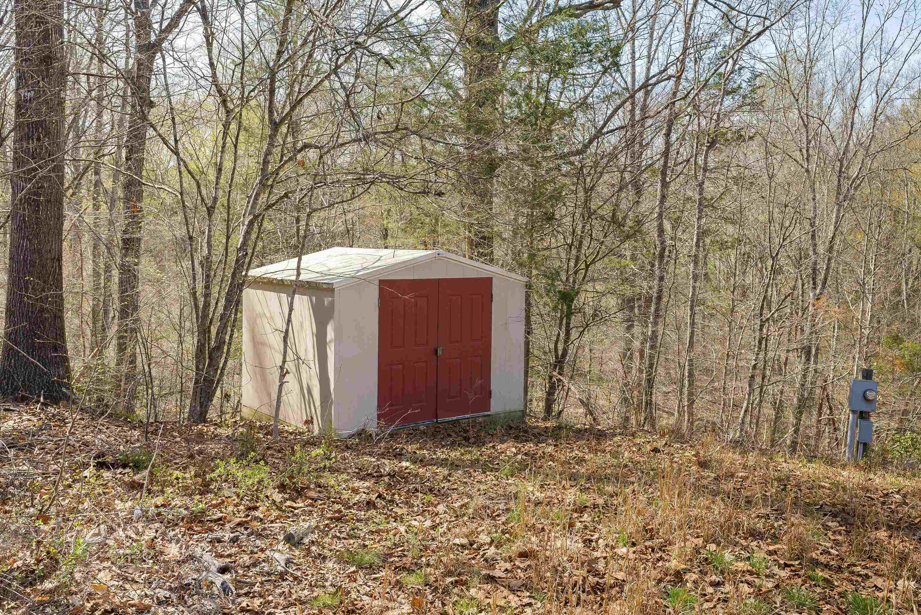 553 HIDDEN VALLEYS RD