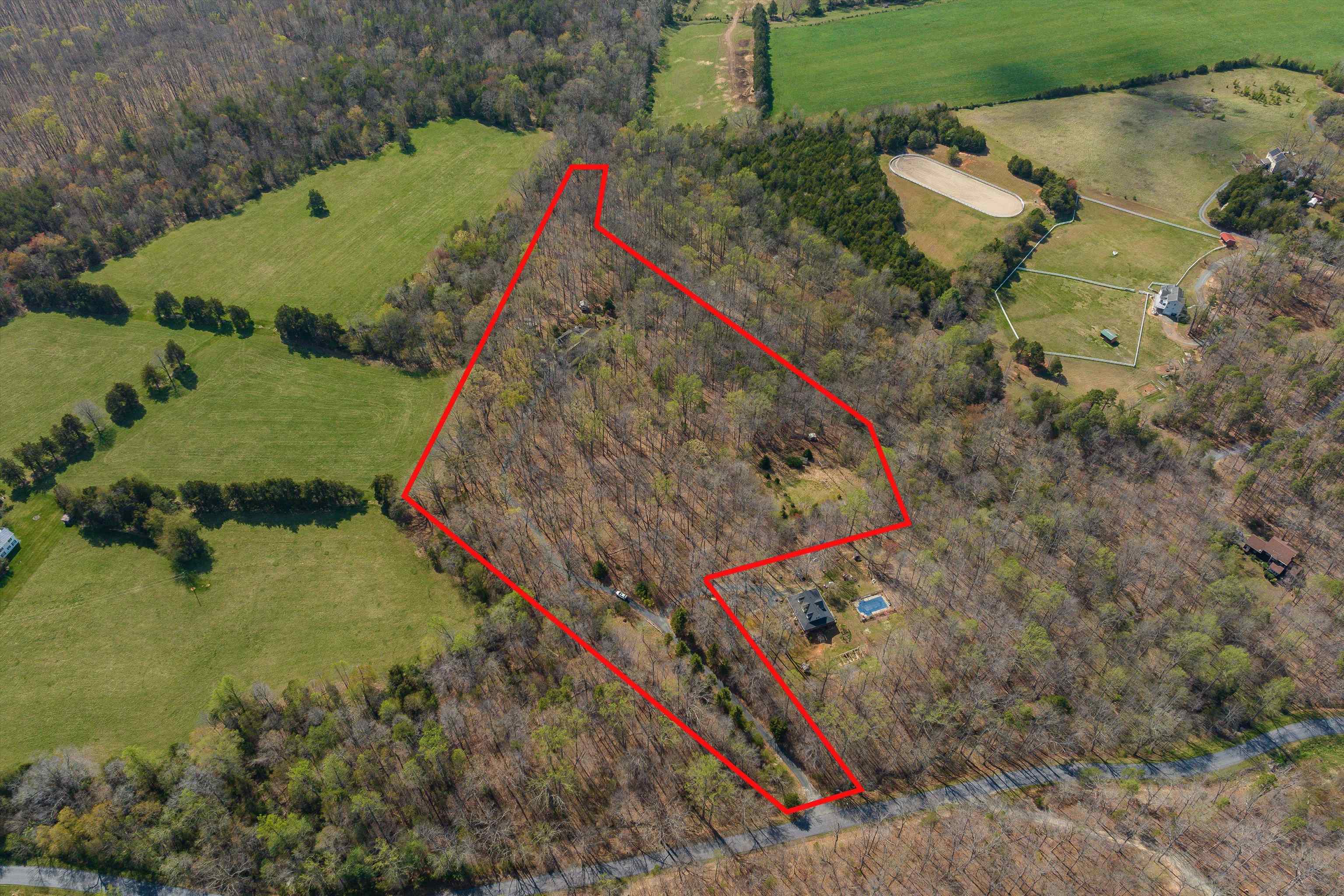 553 HIDDEN VALLEYS RD