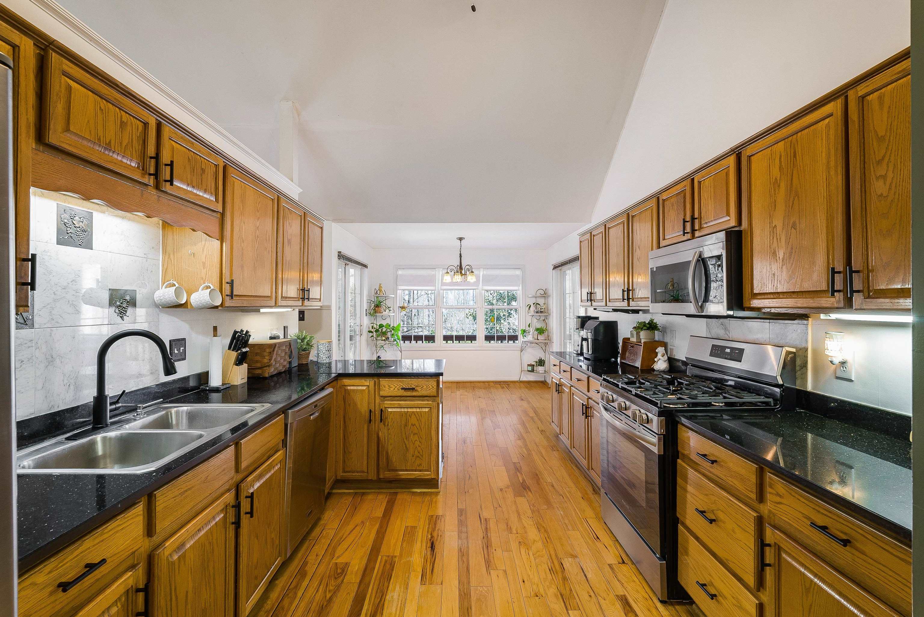 553 HIDDEN VALLEYS RD