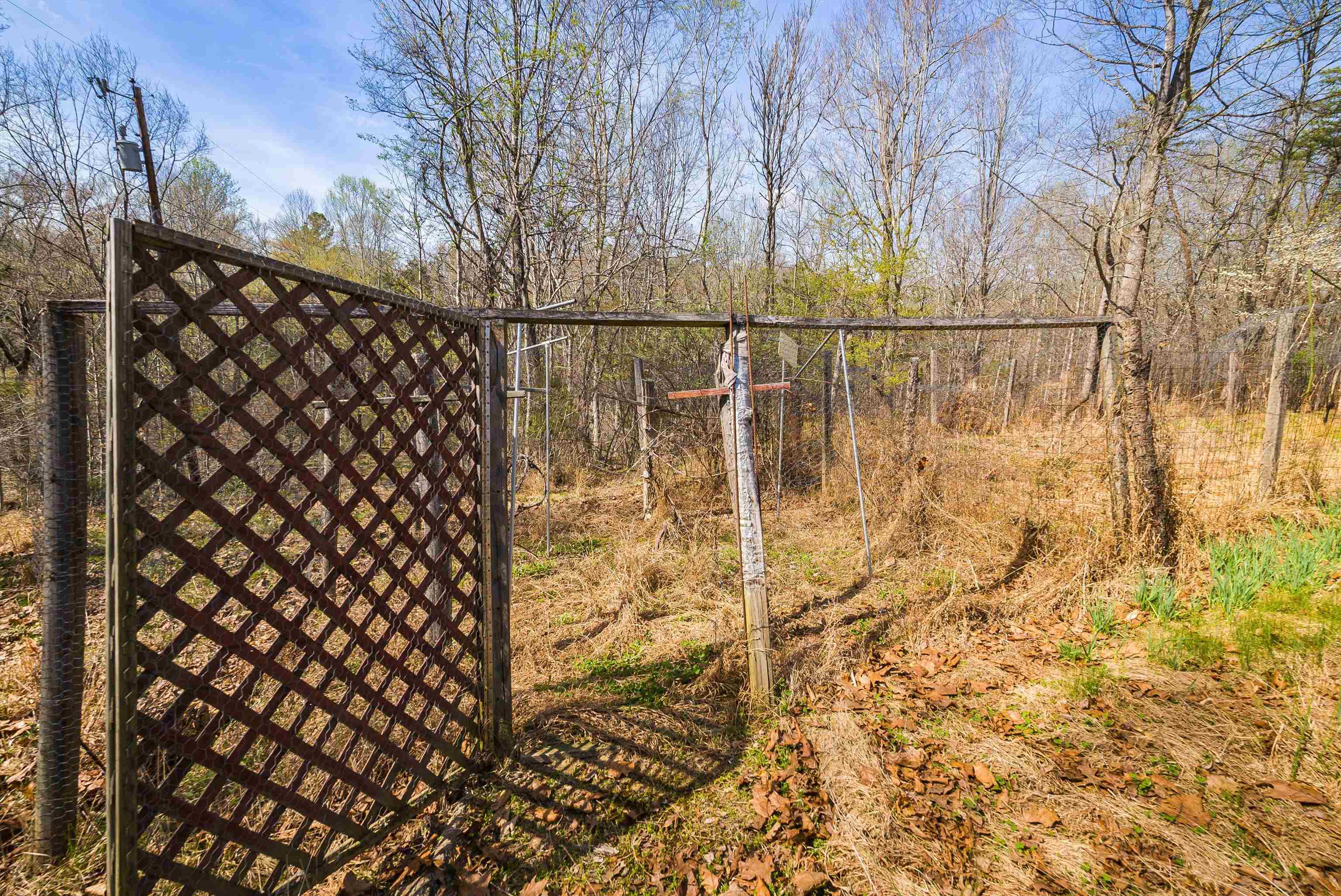 553 HIDDEN VALLEYS RD