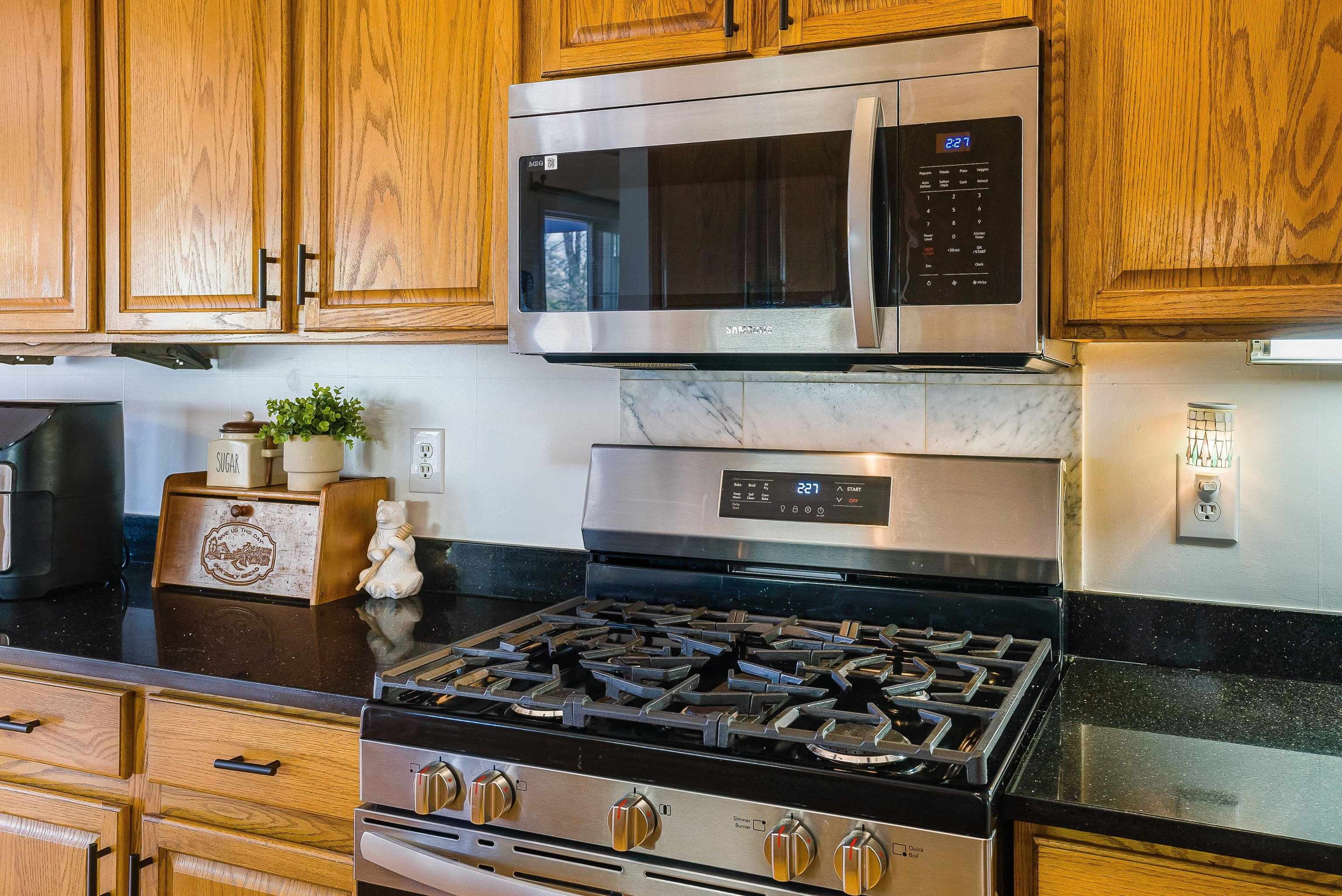 553 HIDDEN VALLEYS RD