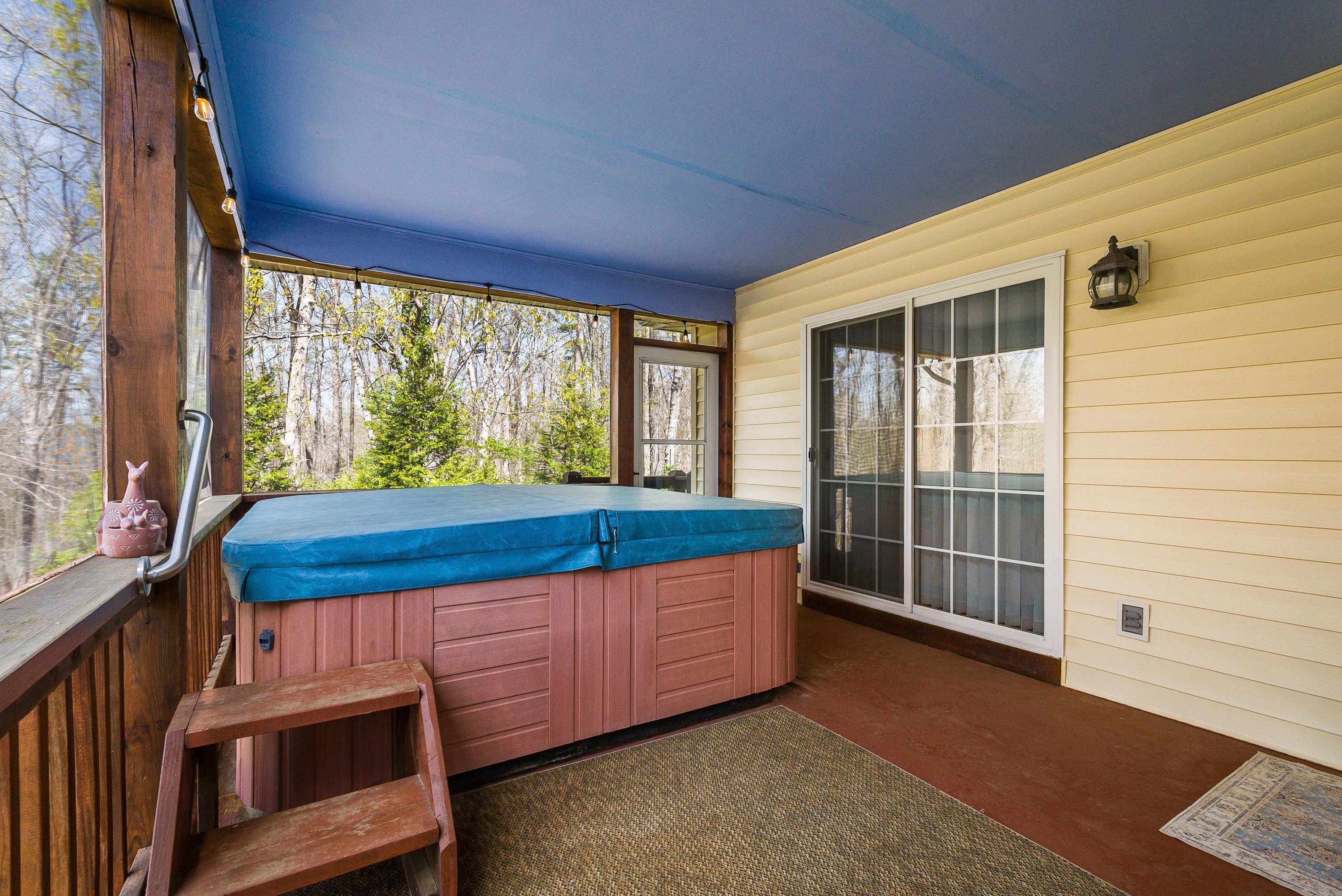 553 HIDDEN VALLEYS RD