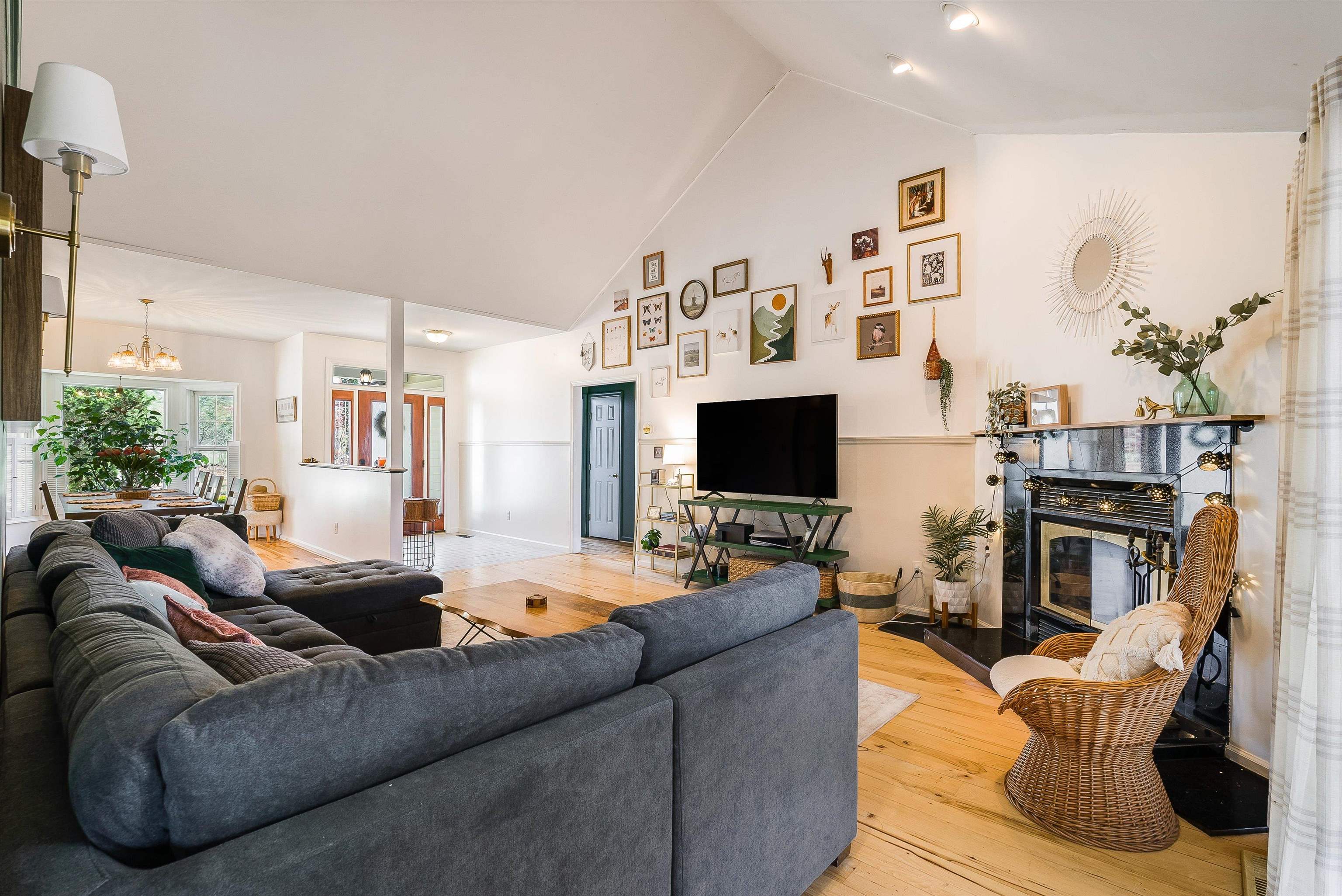 553 HIDDEN VALLEYS RD