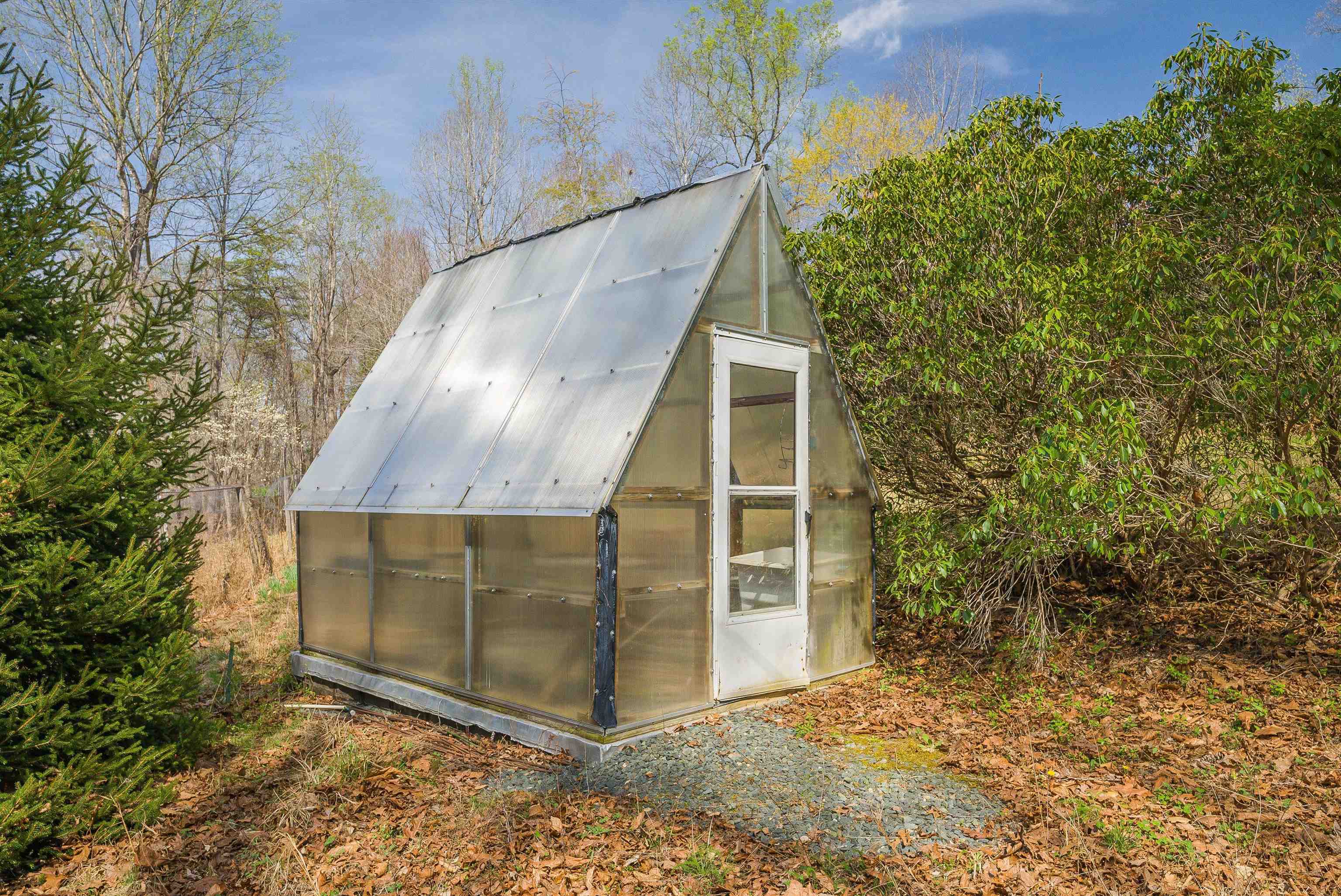 553 HIDDEN VALLEYS RD