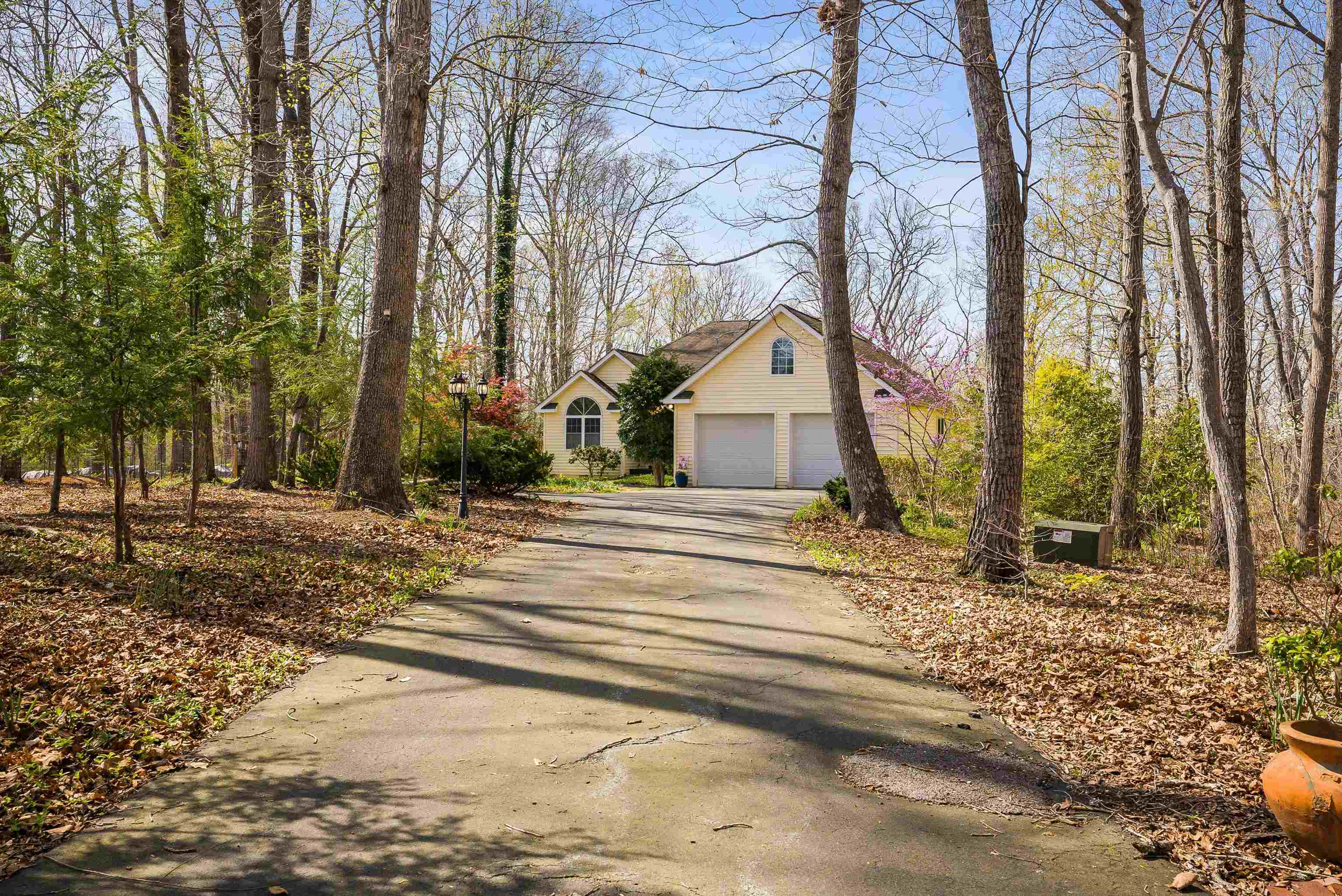 553 HIDDEN VALLEYS RD