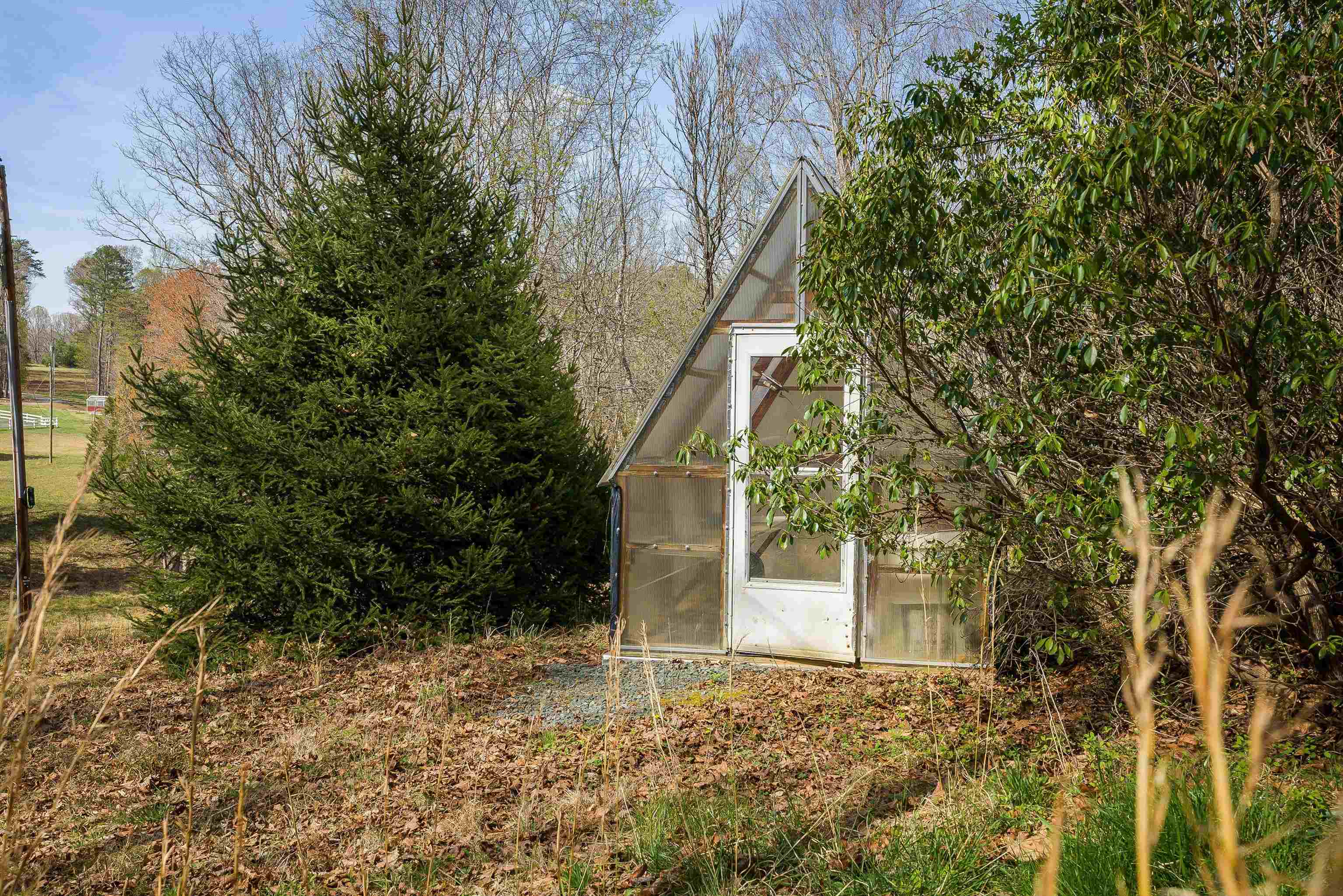 553 HIDDEN VALLEYS RD