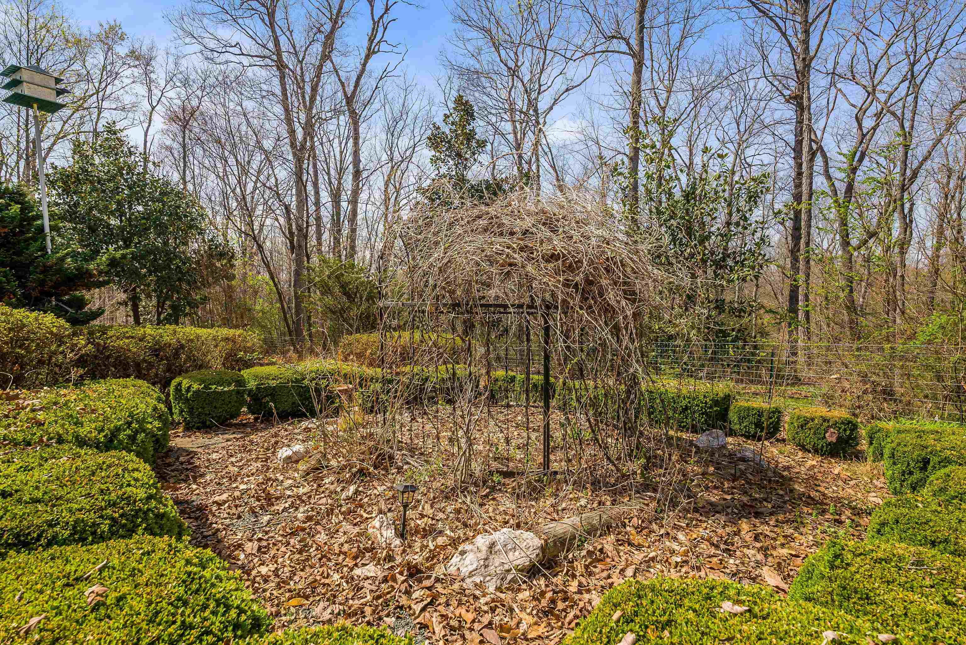 553 HIDDEN VALLEYS RD