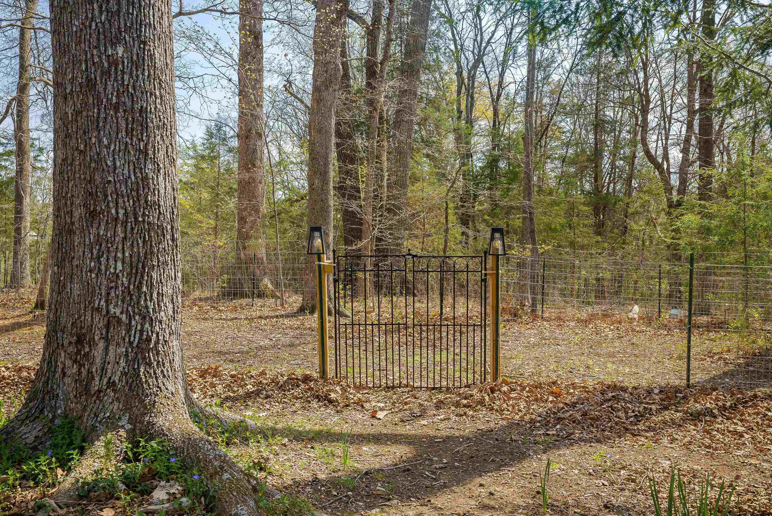 553 HIDDEN VALLEYS RD