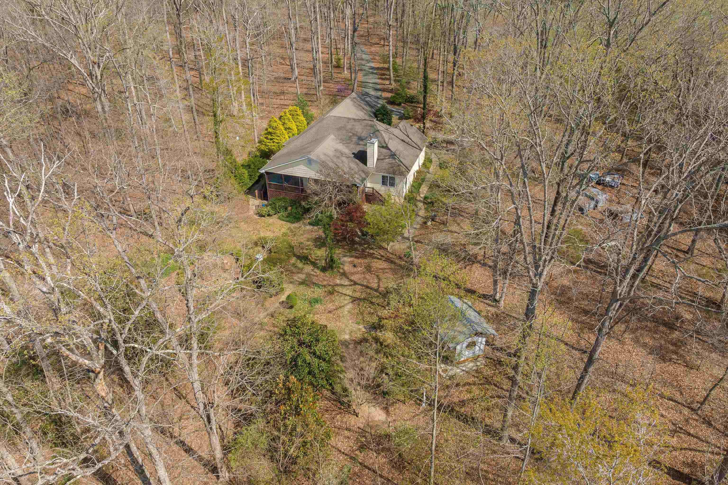 553 HIDDEN VALLEYS RD