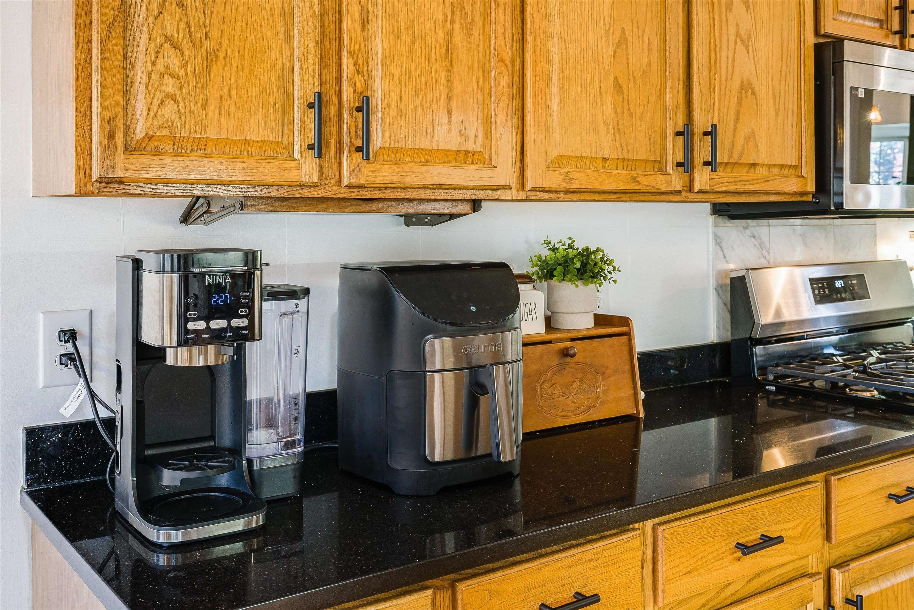 553 HIDDEN VALLEYS RD