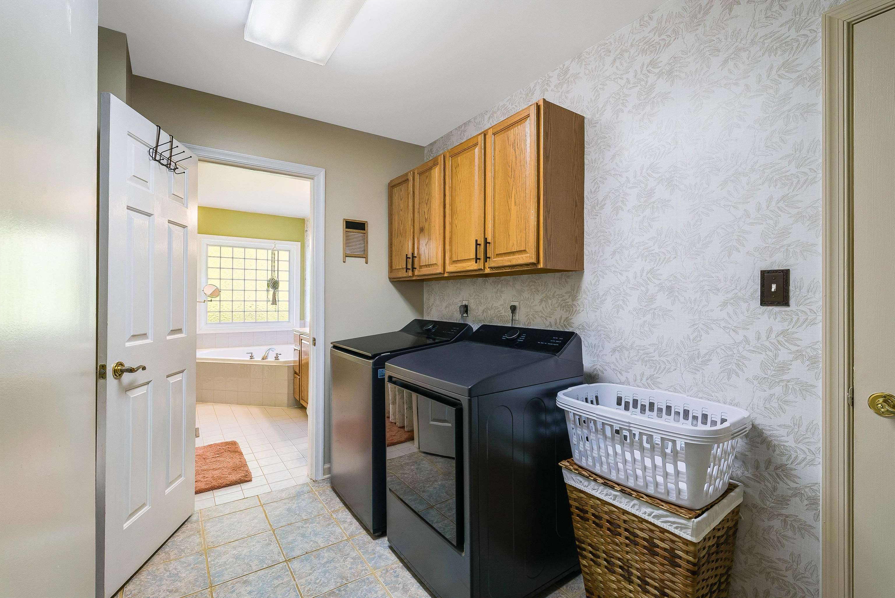 553 HIDDEN VALLEYS RD