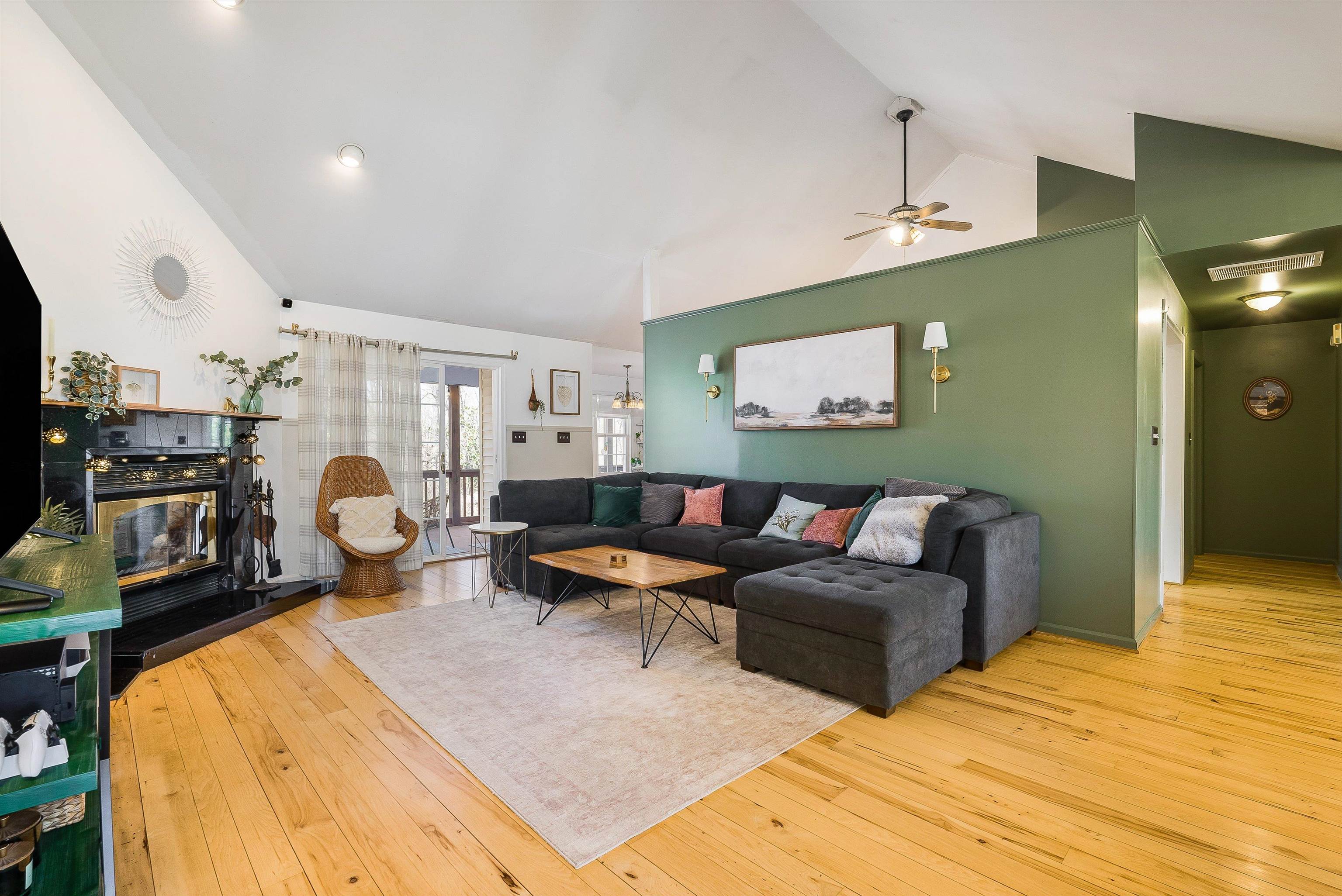 553 HIDDEN VALLEYS RD