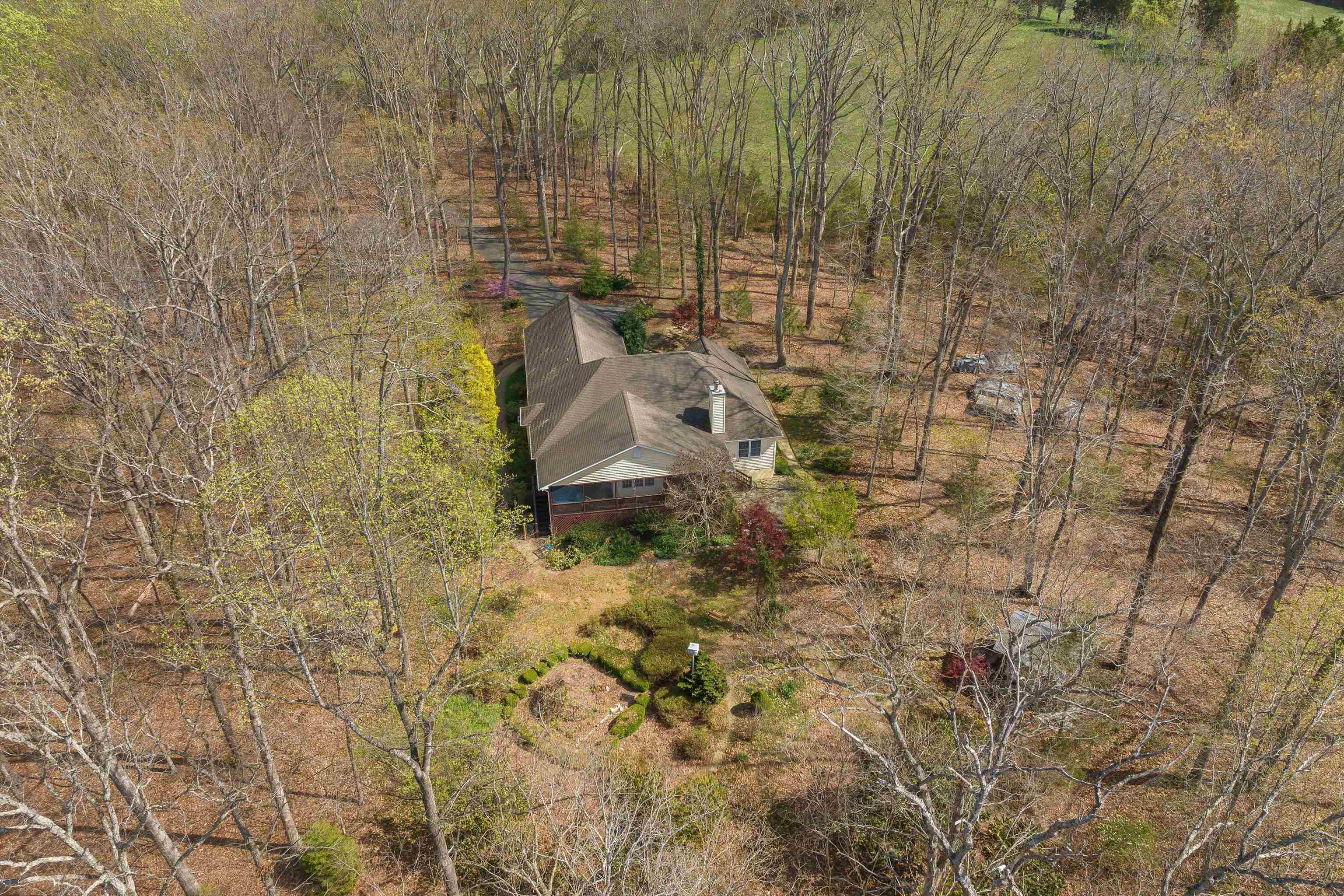 553 HIDDEN VALLEYS RD