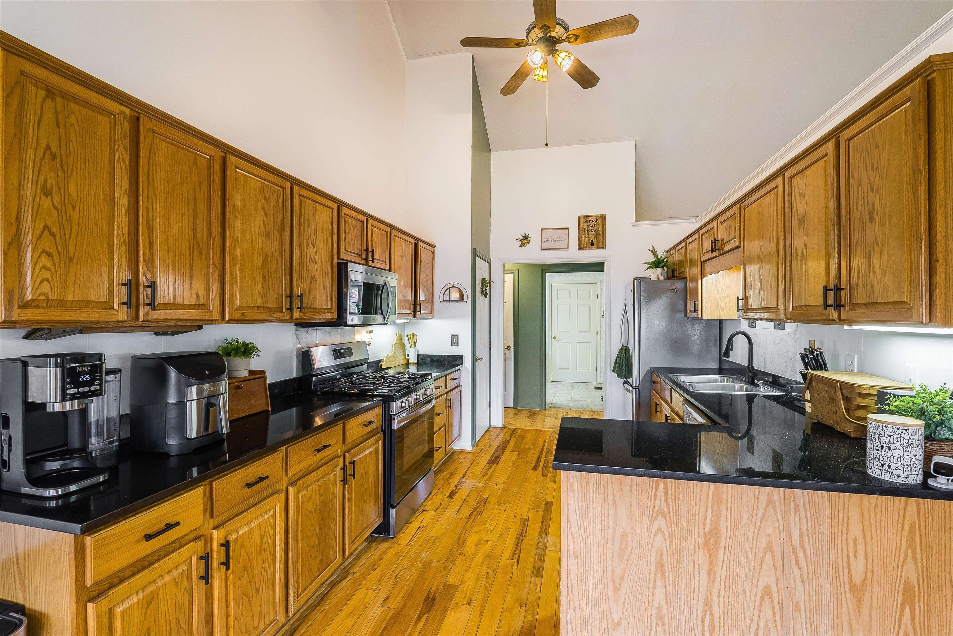 553 HIDDEN VALLEYS RD