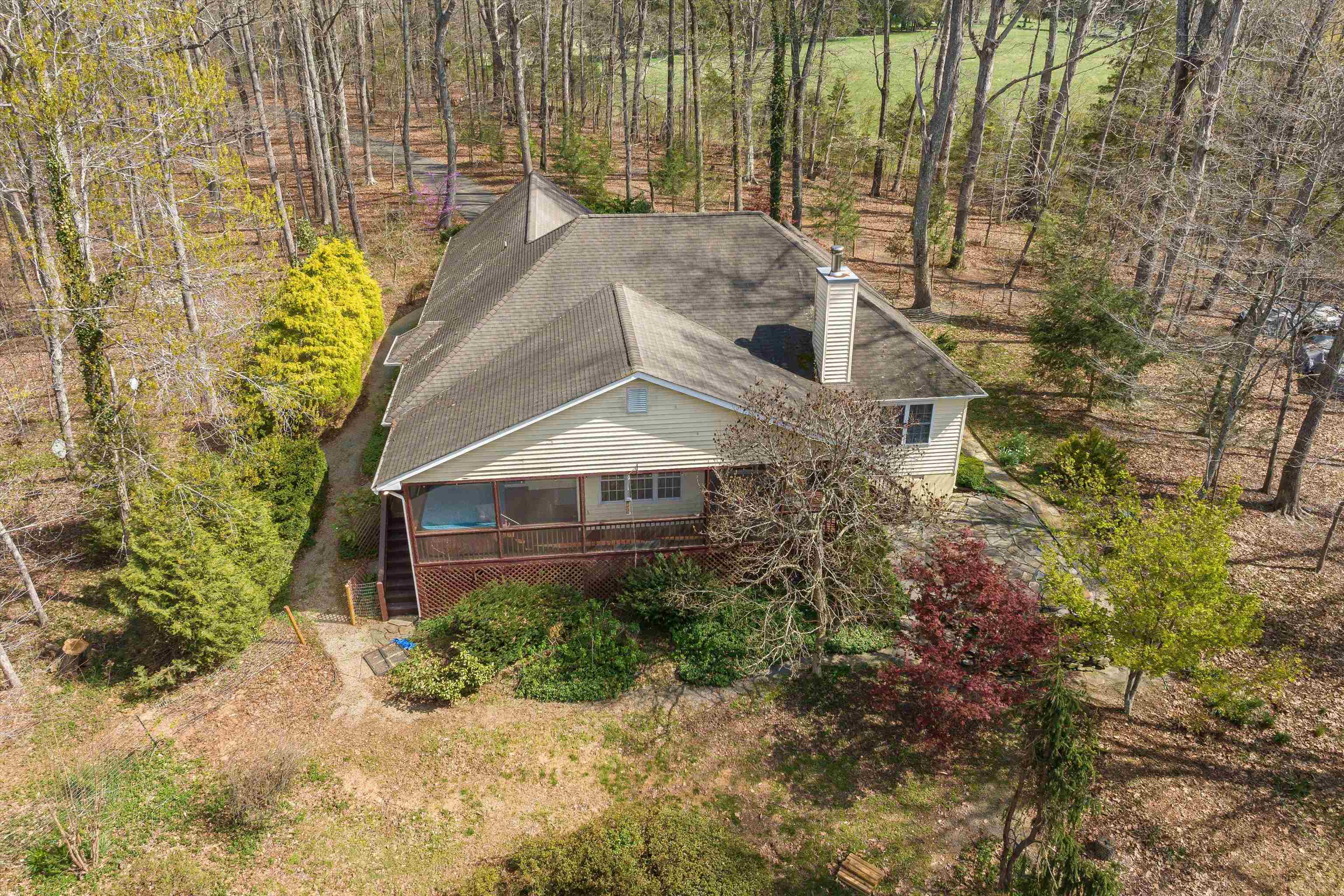 553 HIDDEN VALLEYS RD