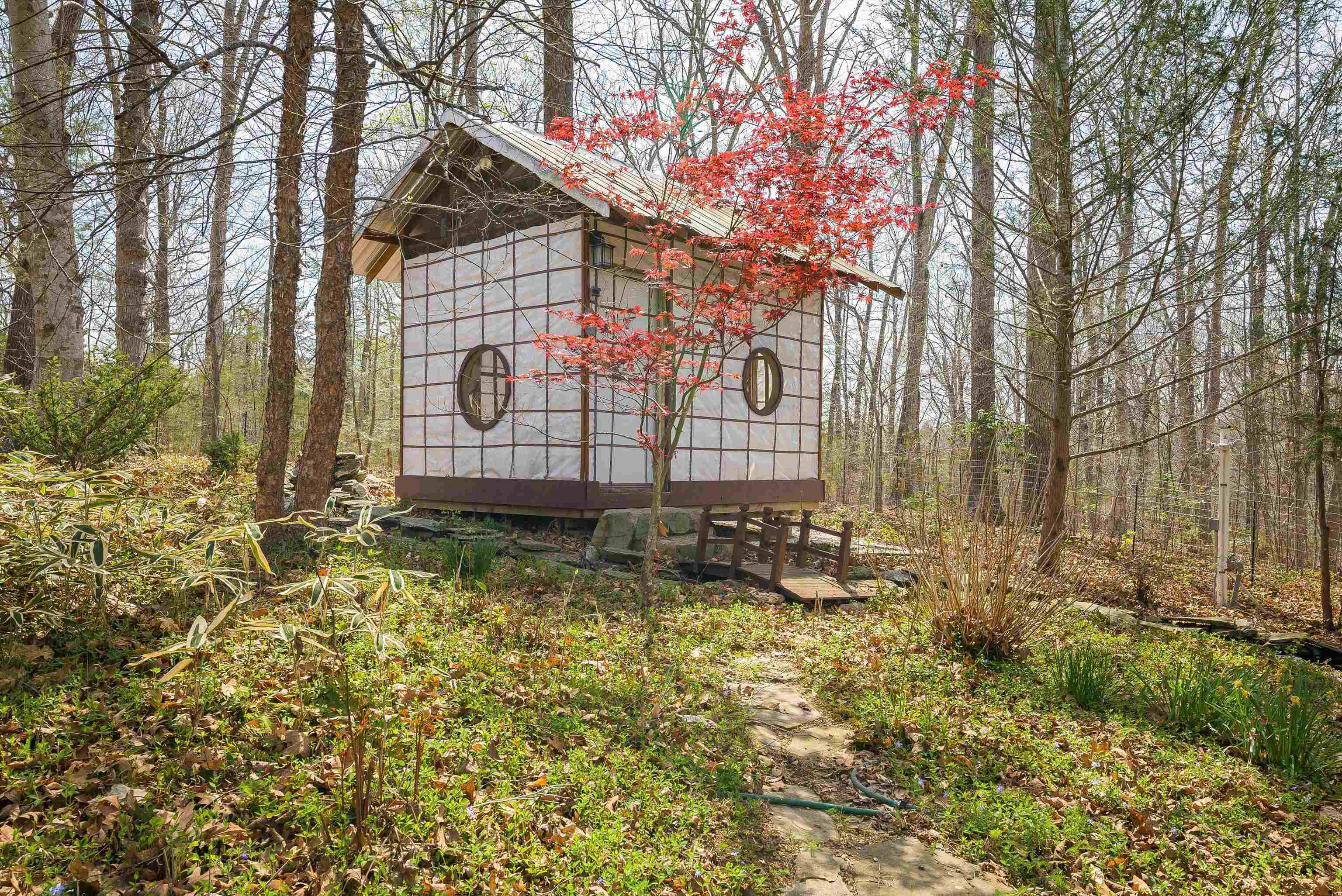 553 HIDDEN VALLEYS RD