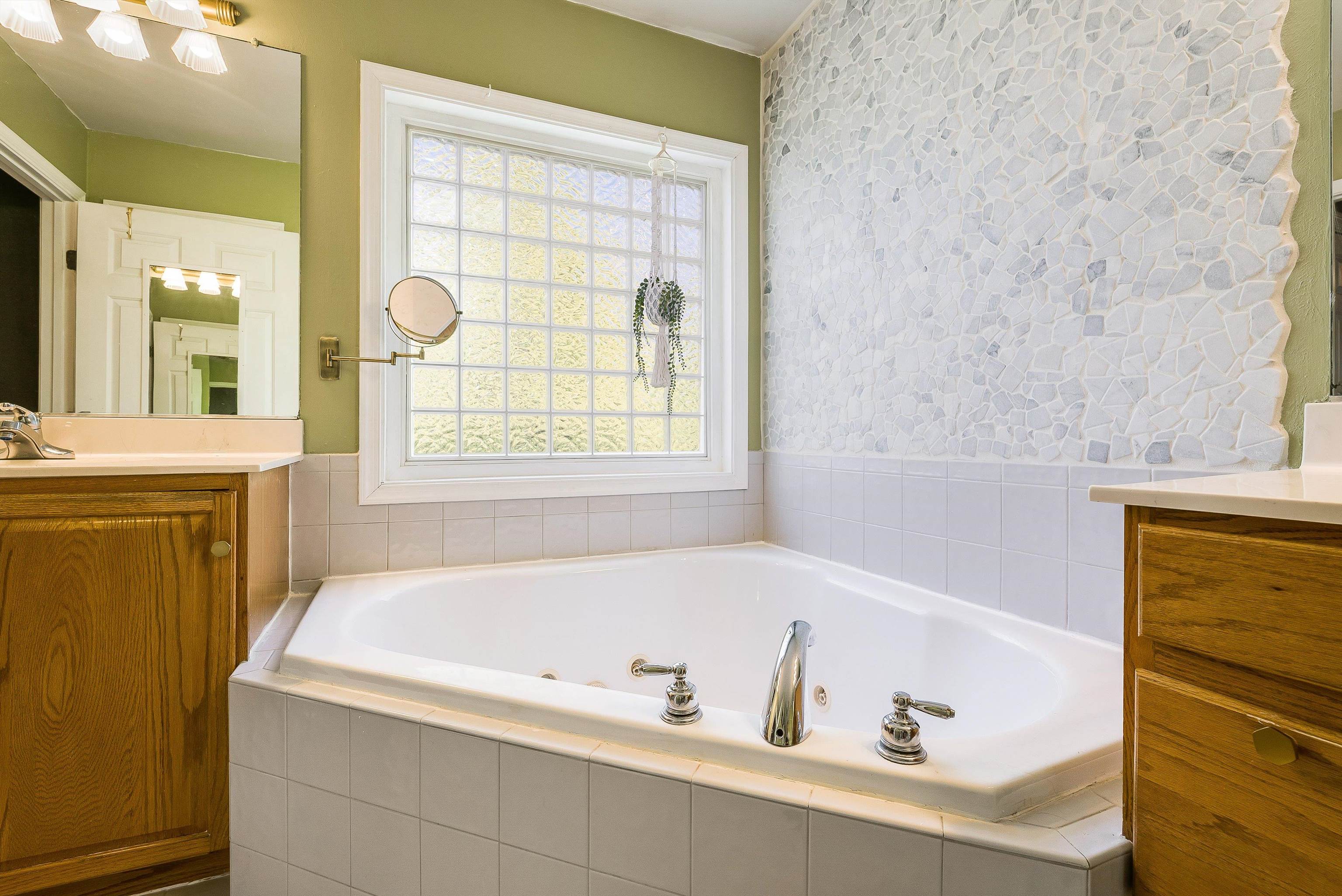 553 HIDDEN VALLEYS RD