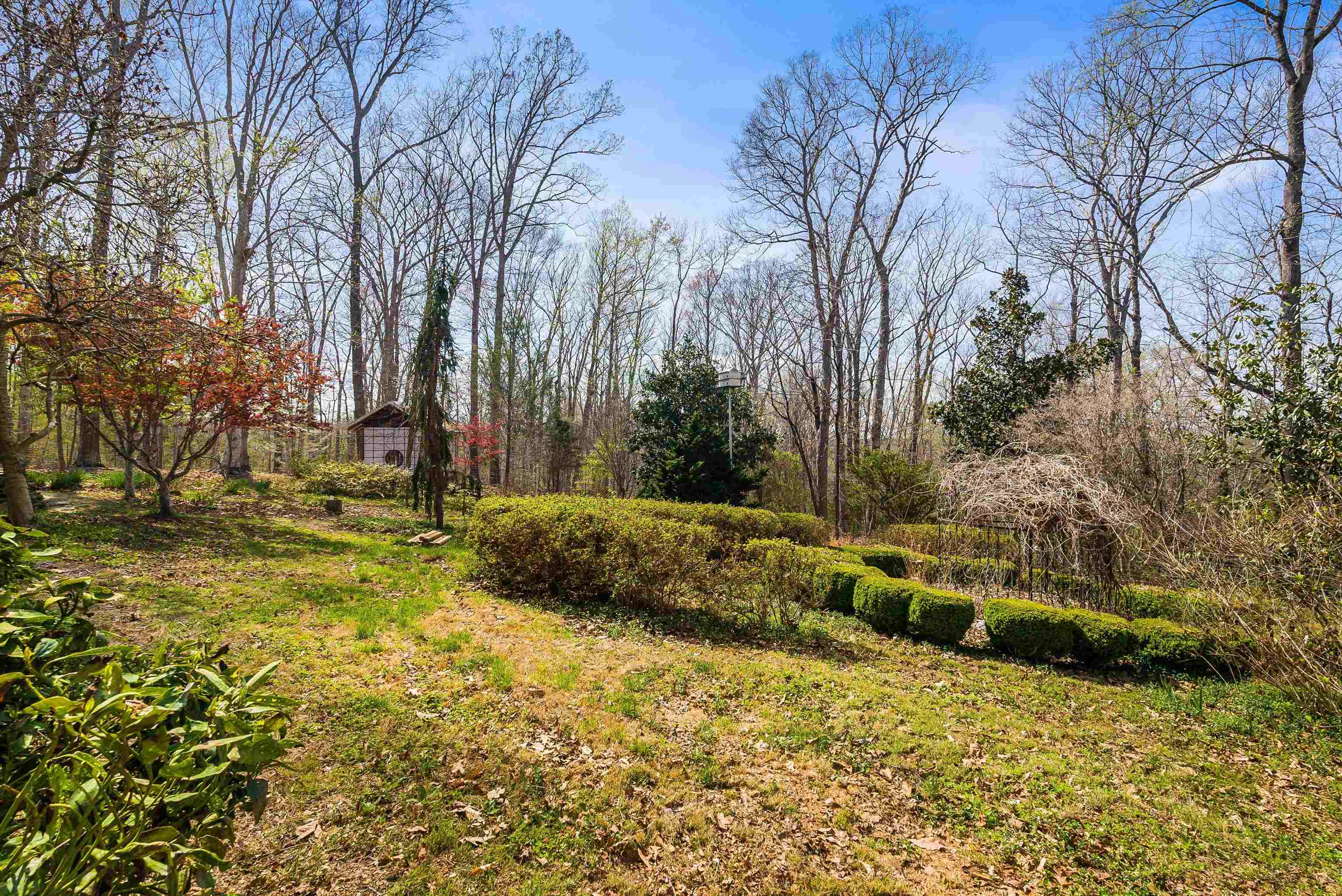 553 HIDDEN VALLEYS RD