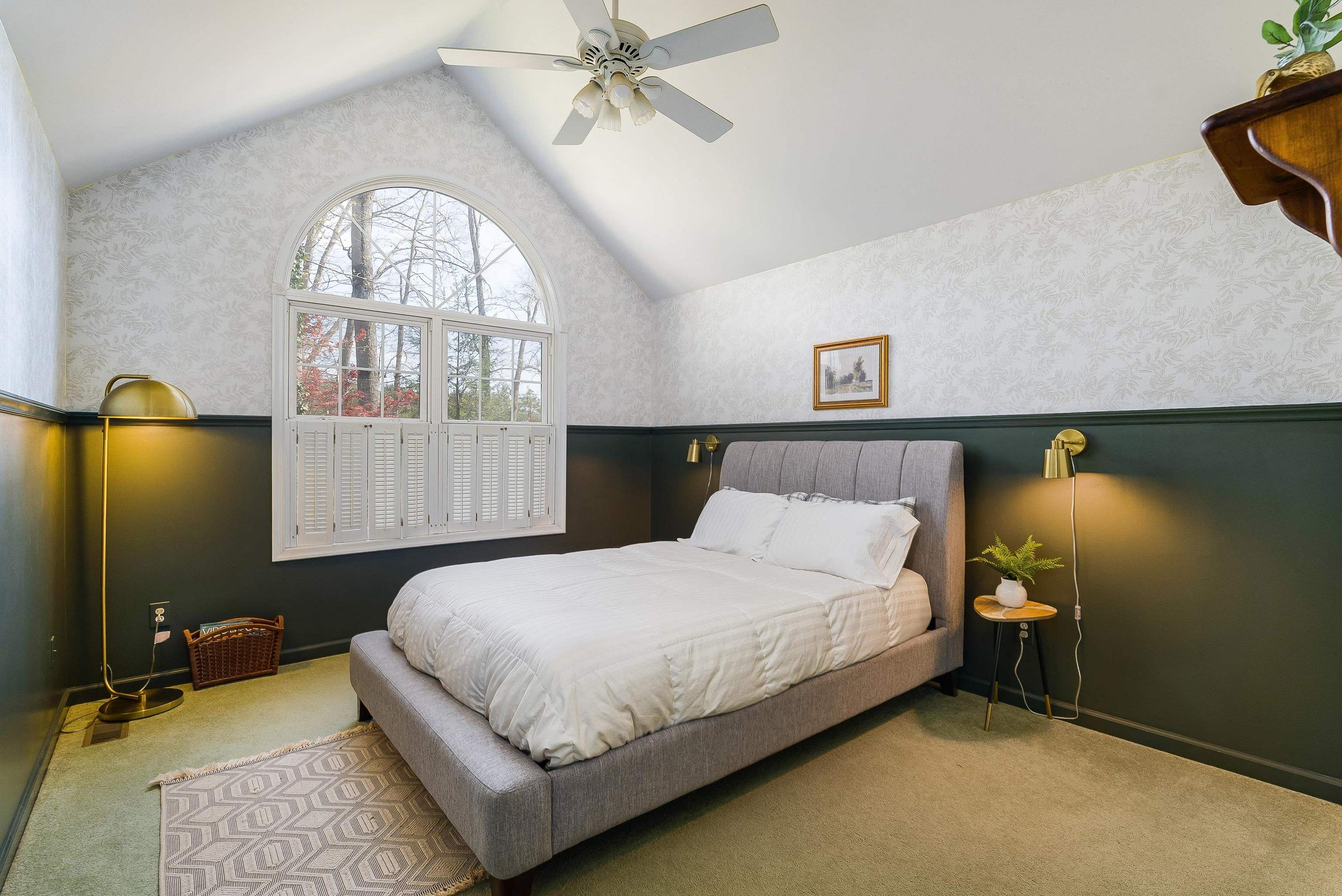 553 HIDDEN VALLEYS RD