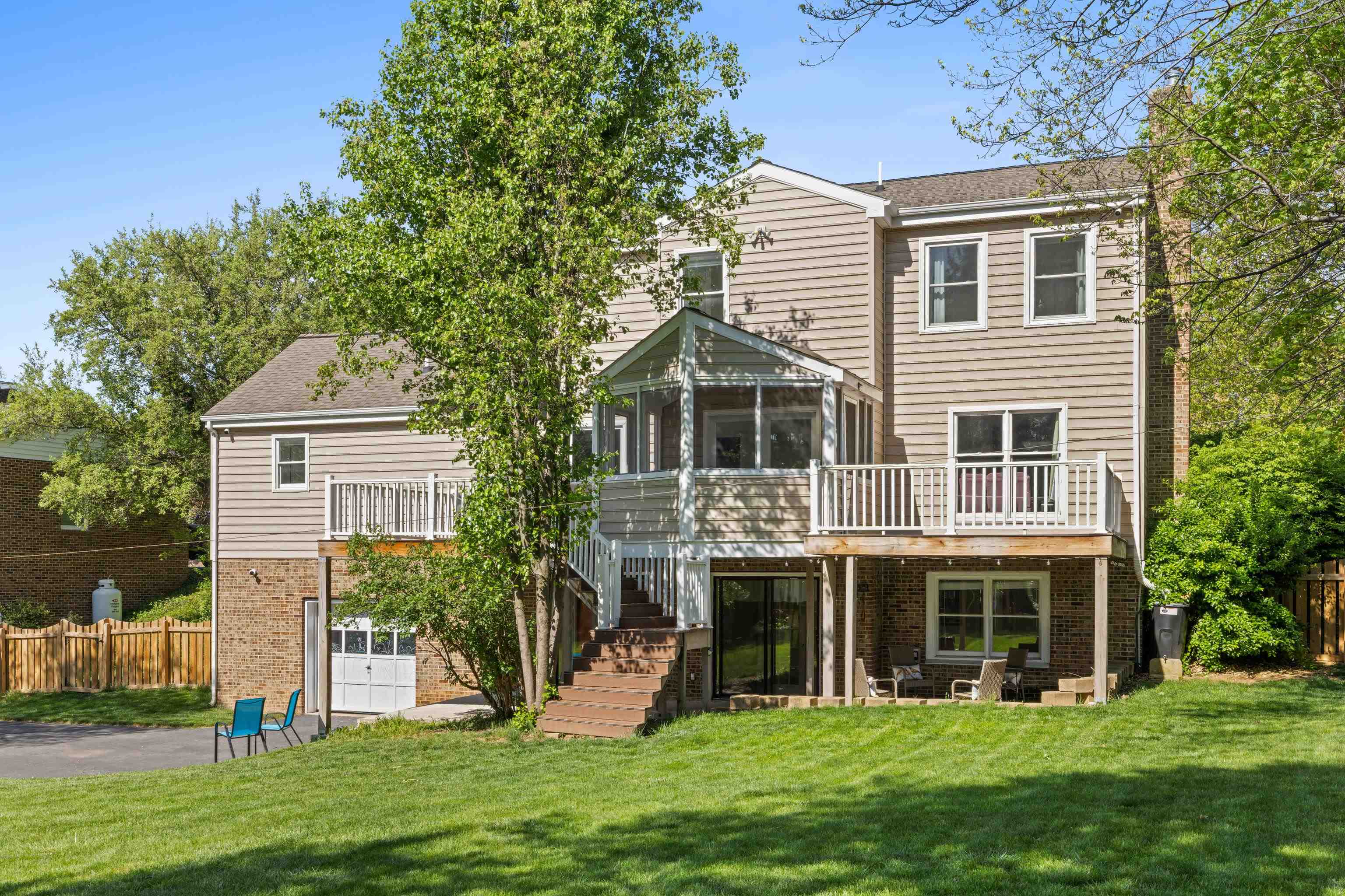 1368 BLUEWATER RD