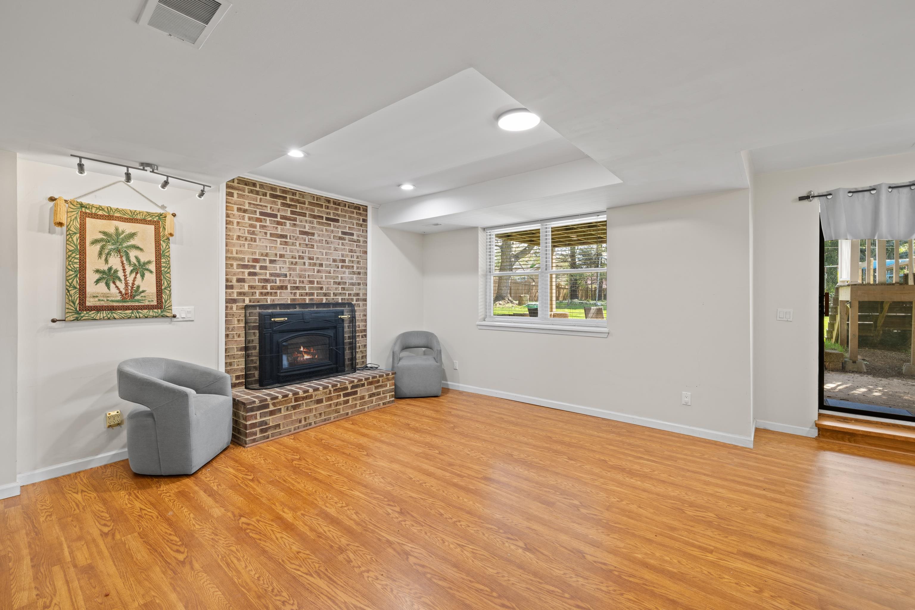 1368 BLUEWATER RD