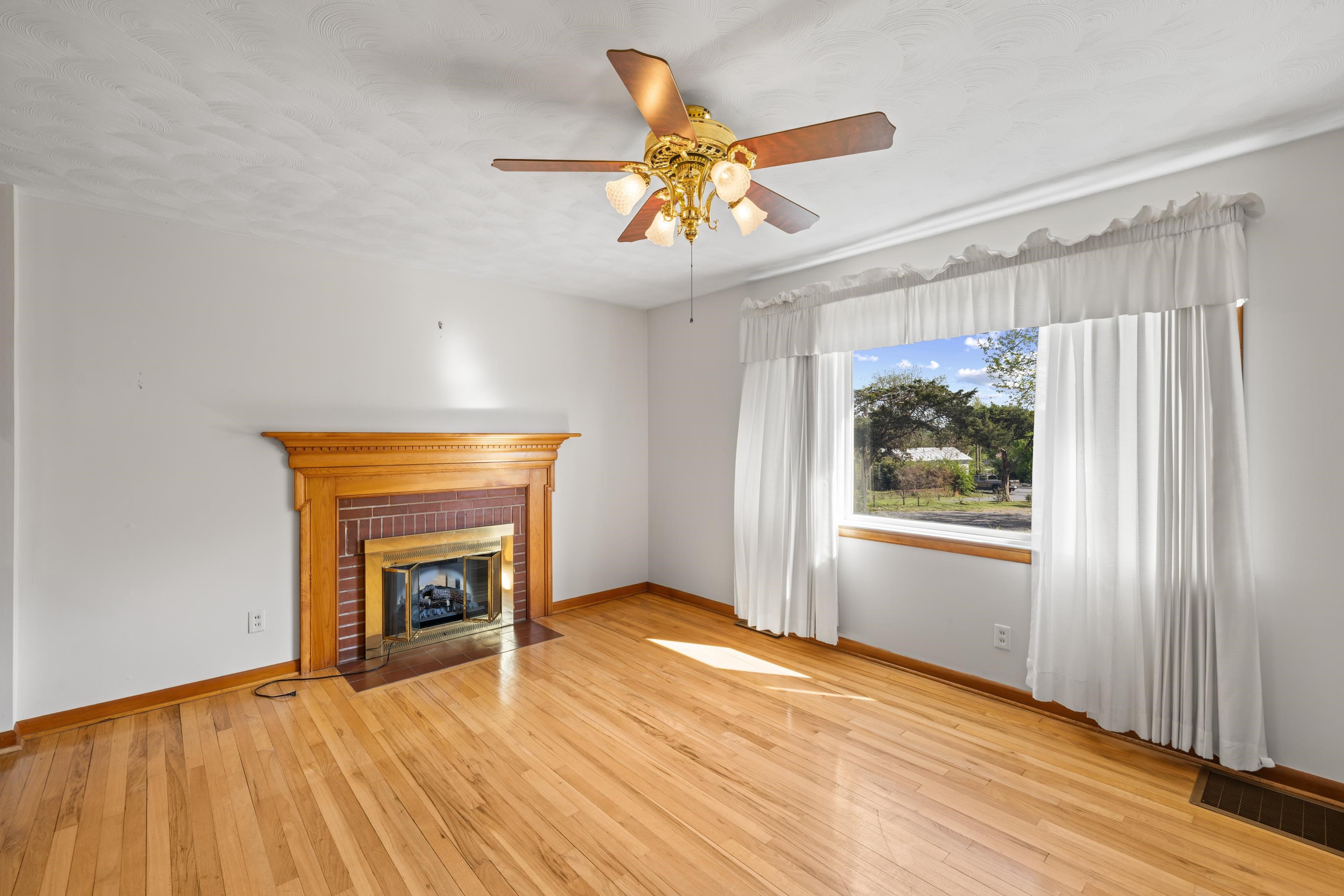 1070 HARMAN RD