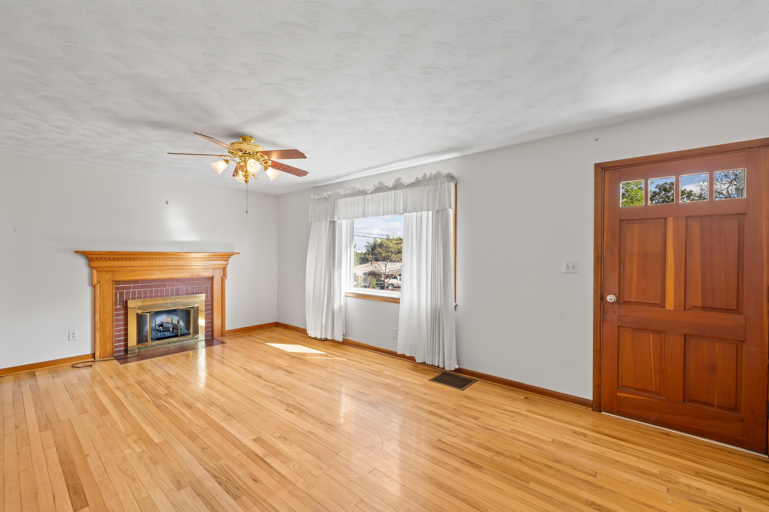 1070 HARMAN RD