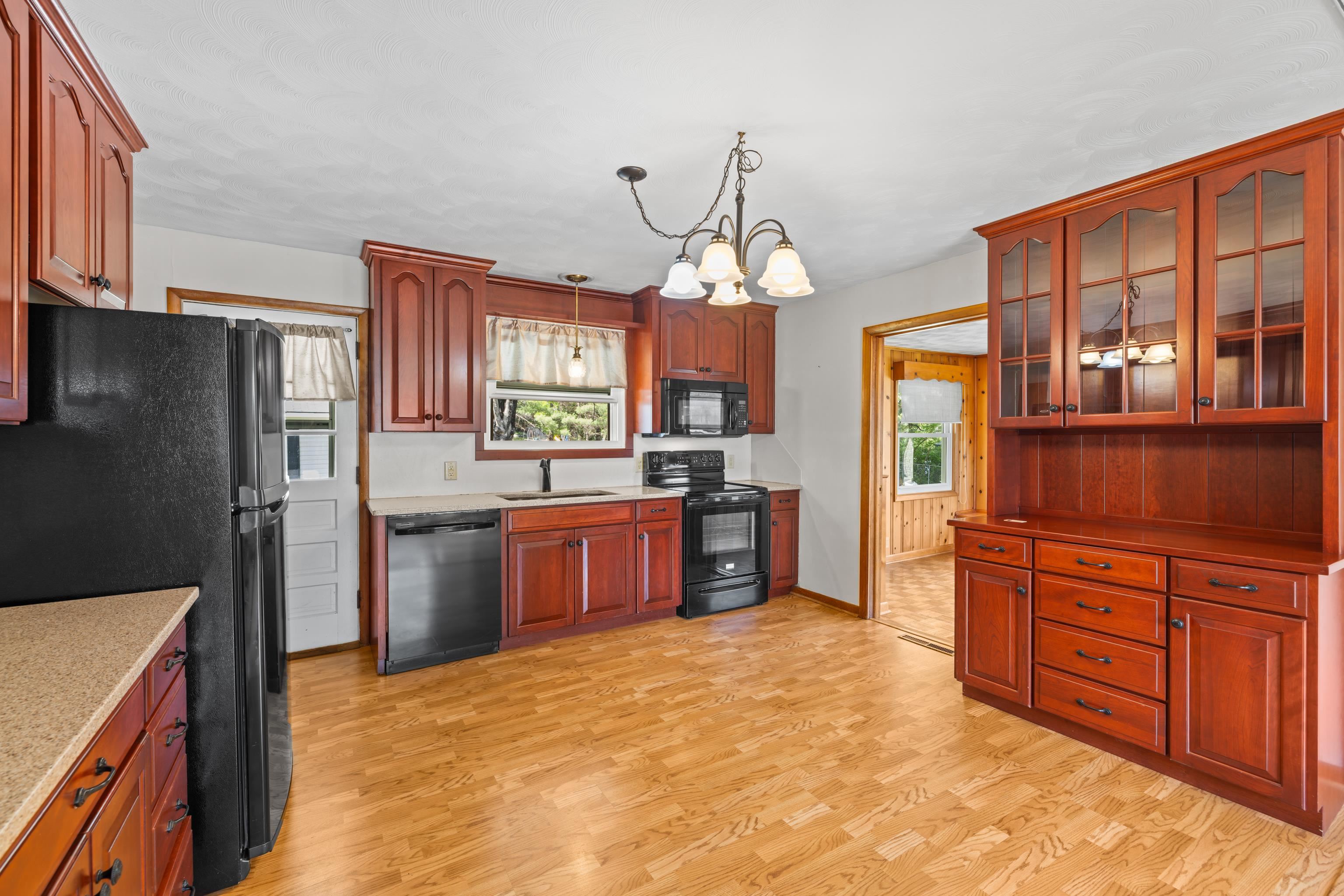1070 HARMAN RD