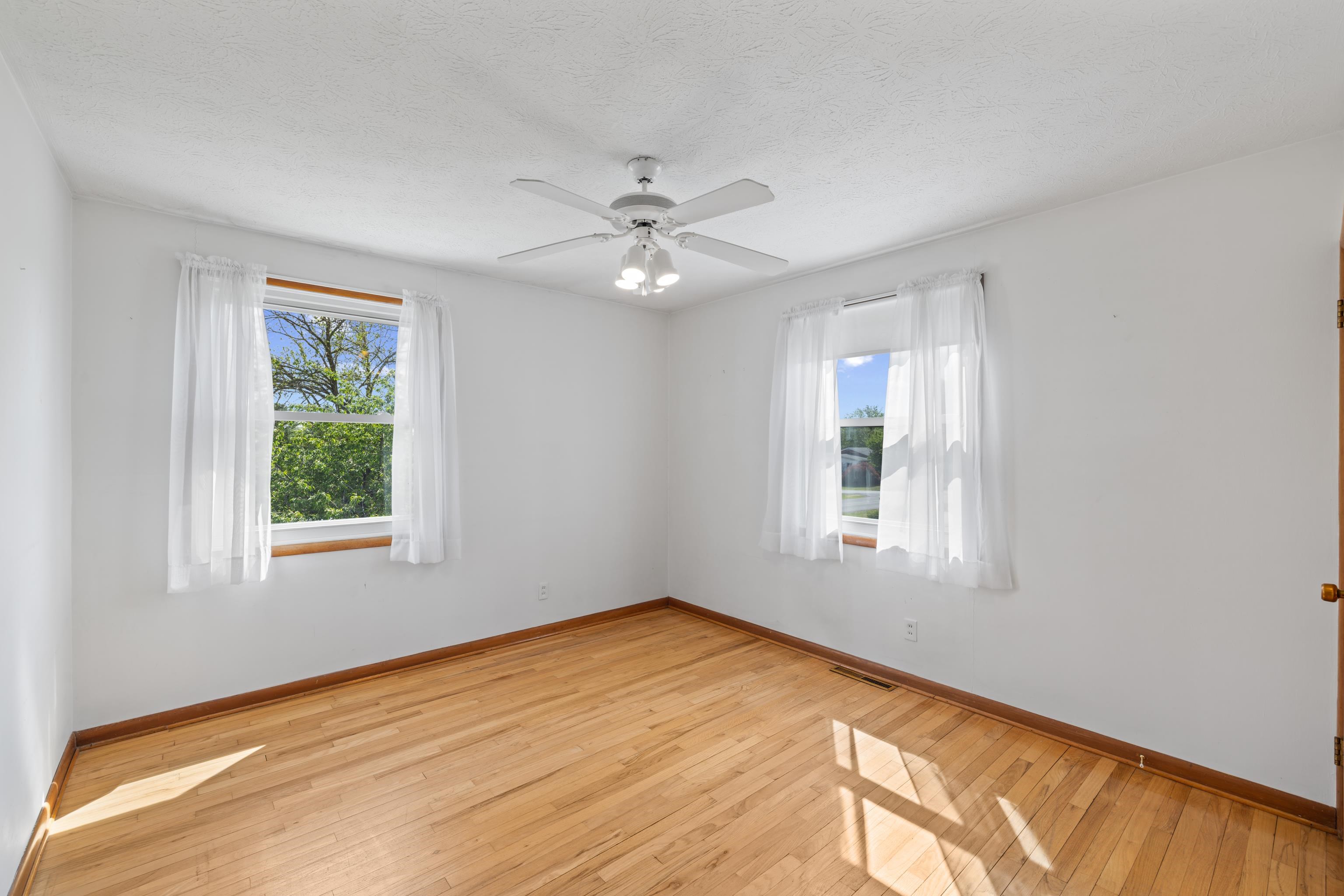 1070 HARMAN RD