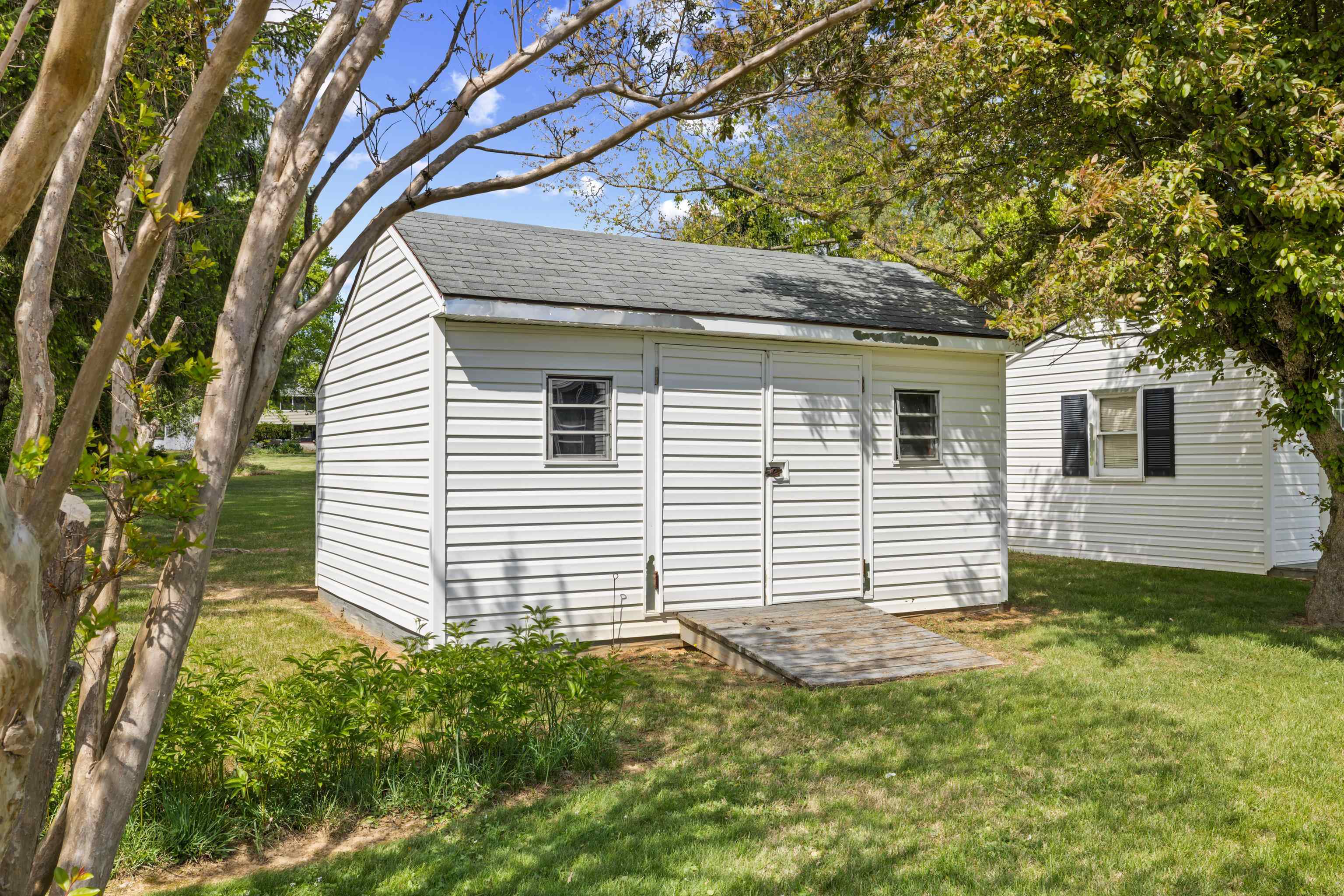 1070 HARMAN RD